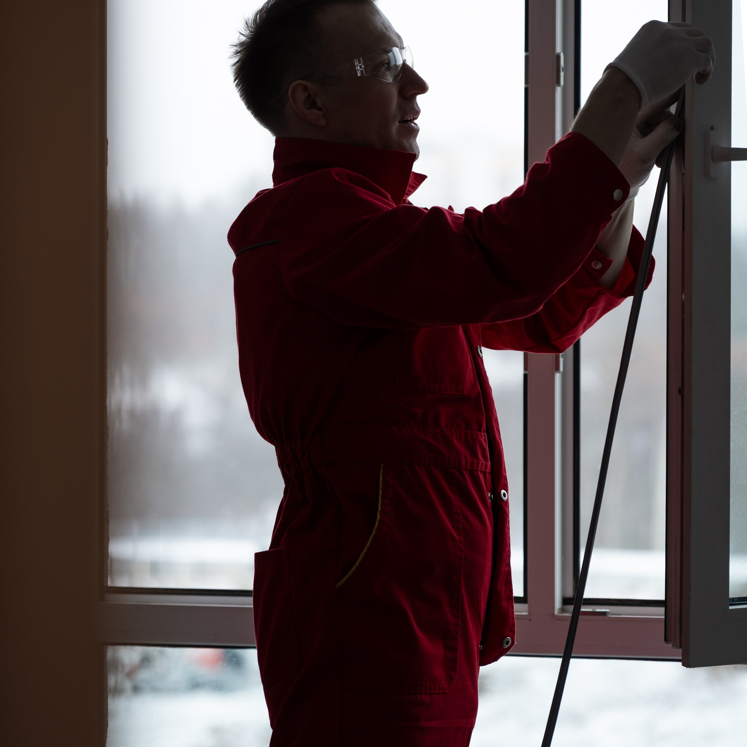 Эксперт по монтажу окон.