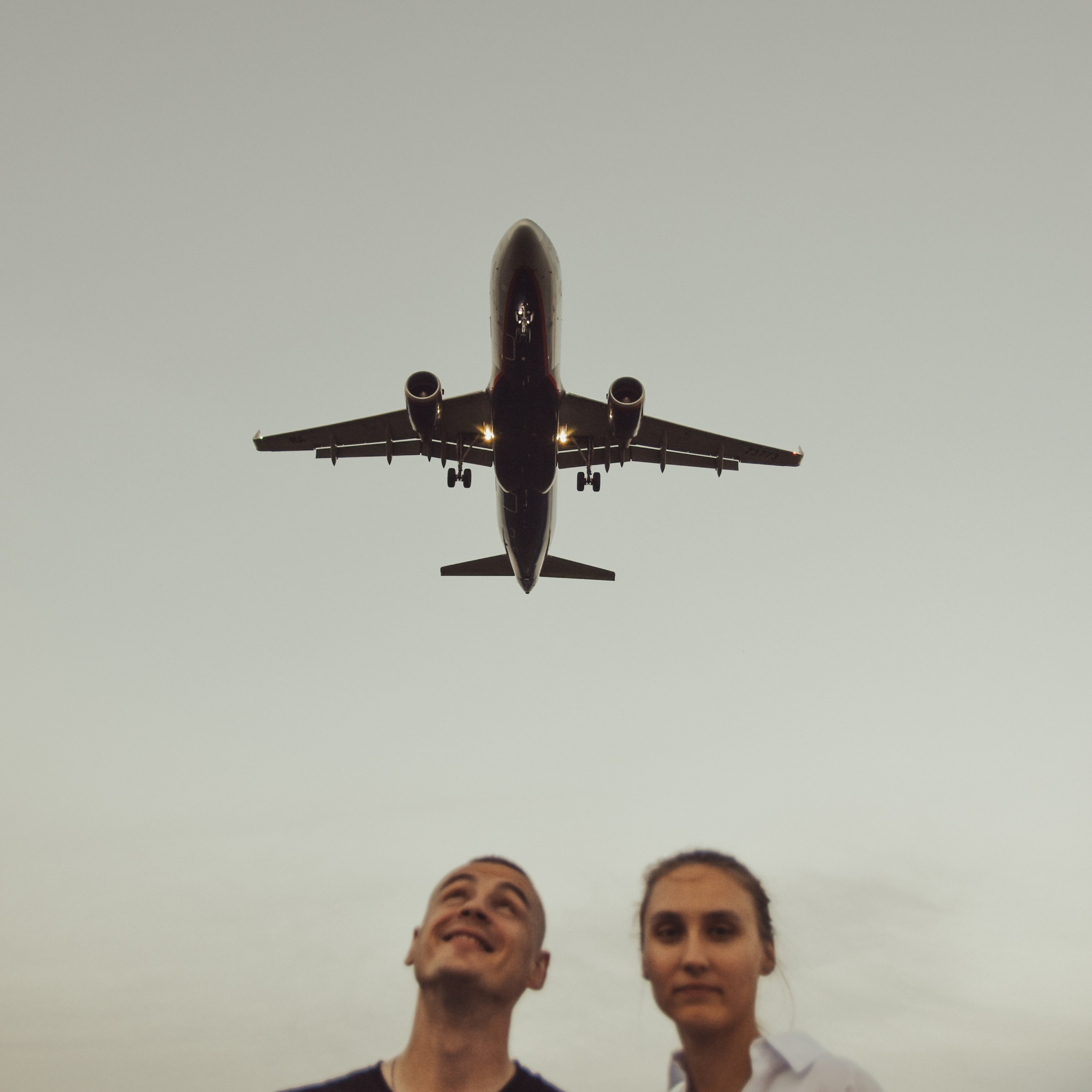 Шереметьево и влюбленная пара