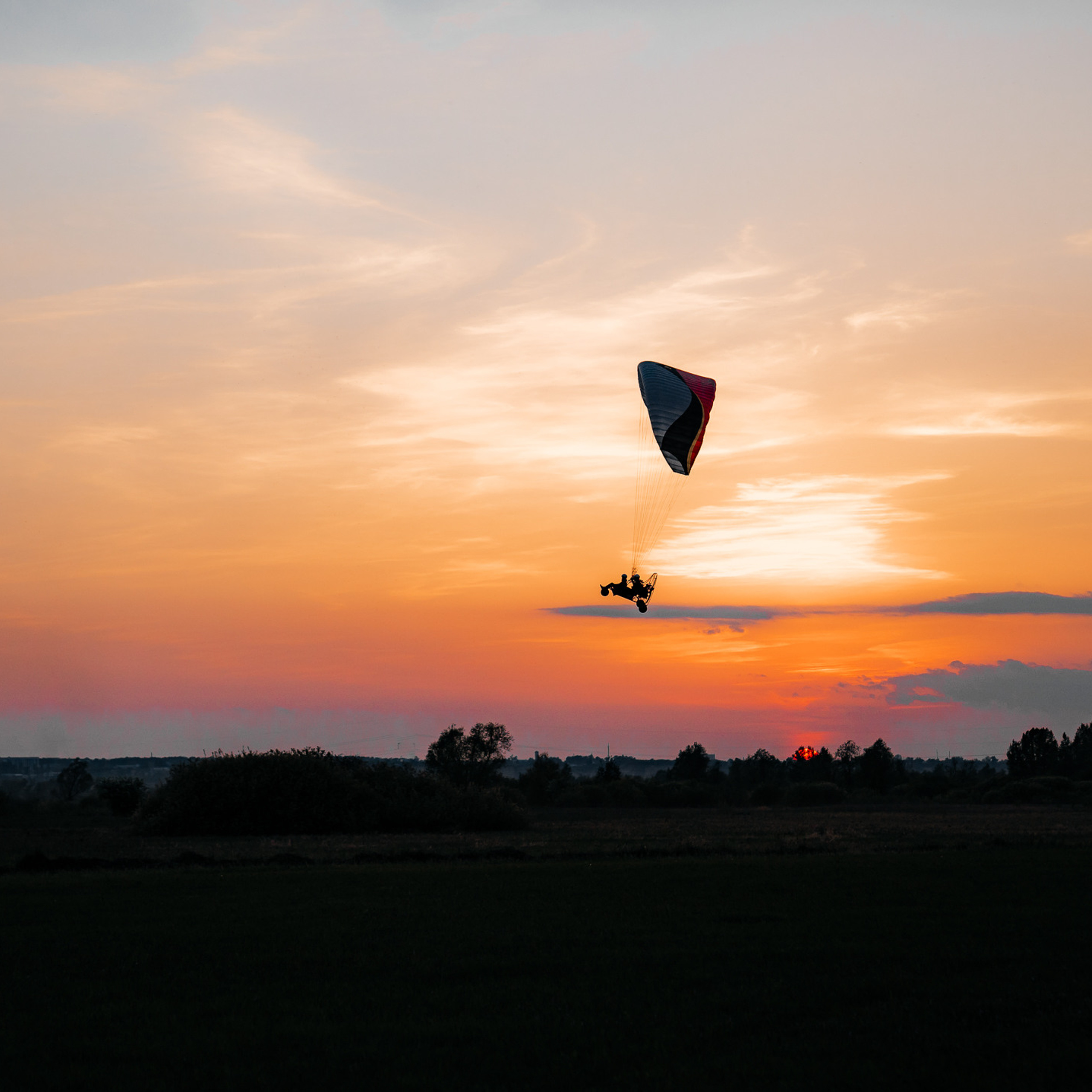 Контент полет на мотопараплане