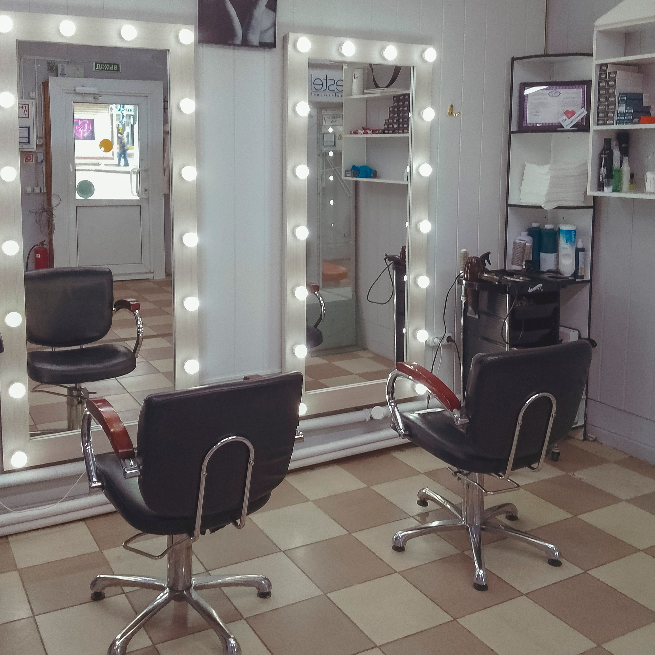  Семейная парикмахерская г.Люберцы стрижки , окрашивание, маникюр, покраска, наращивание ногтей, химическая завивка, педикюр