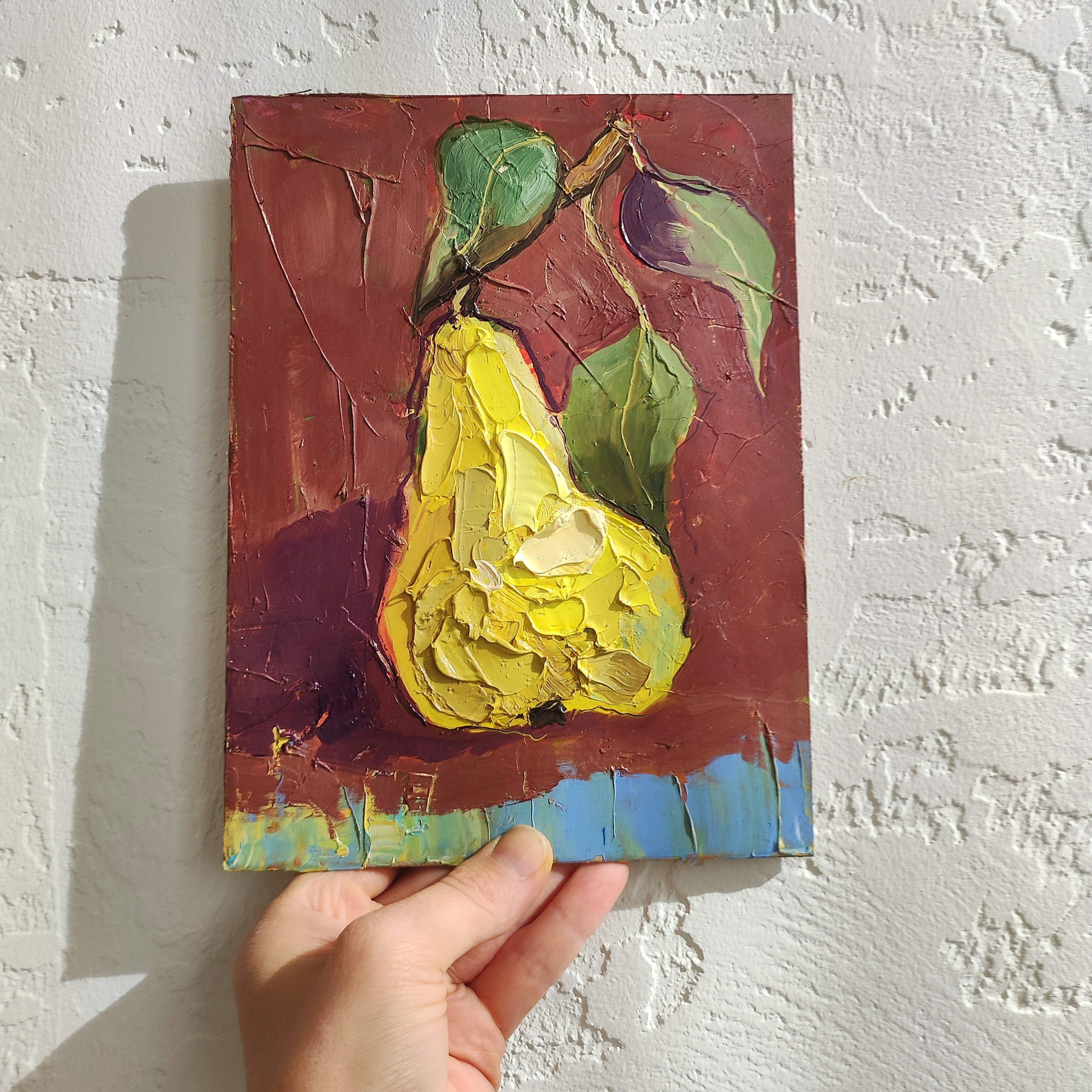 «Груша с листьями». Масло на картоне. 15×20 см. Без оформления. Галерея авторских картин художницы Бельмесовой Евгении