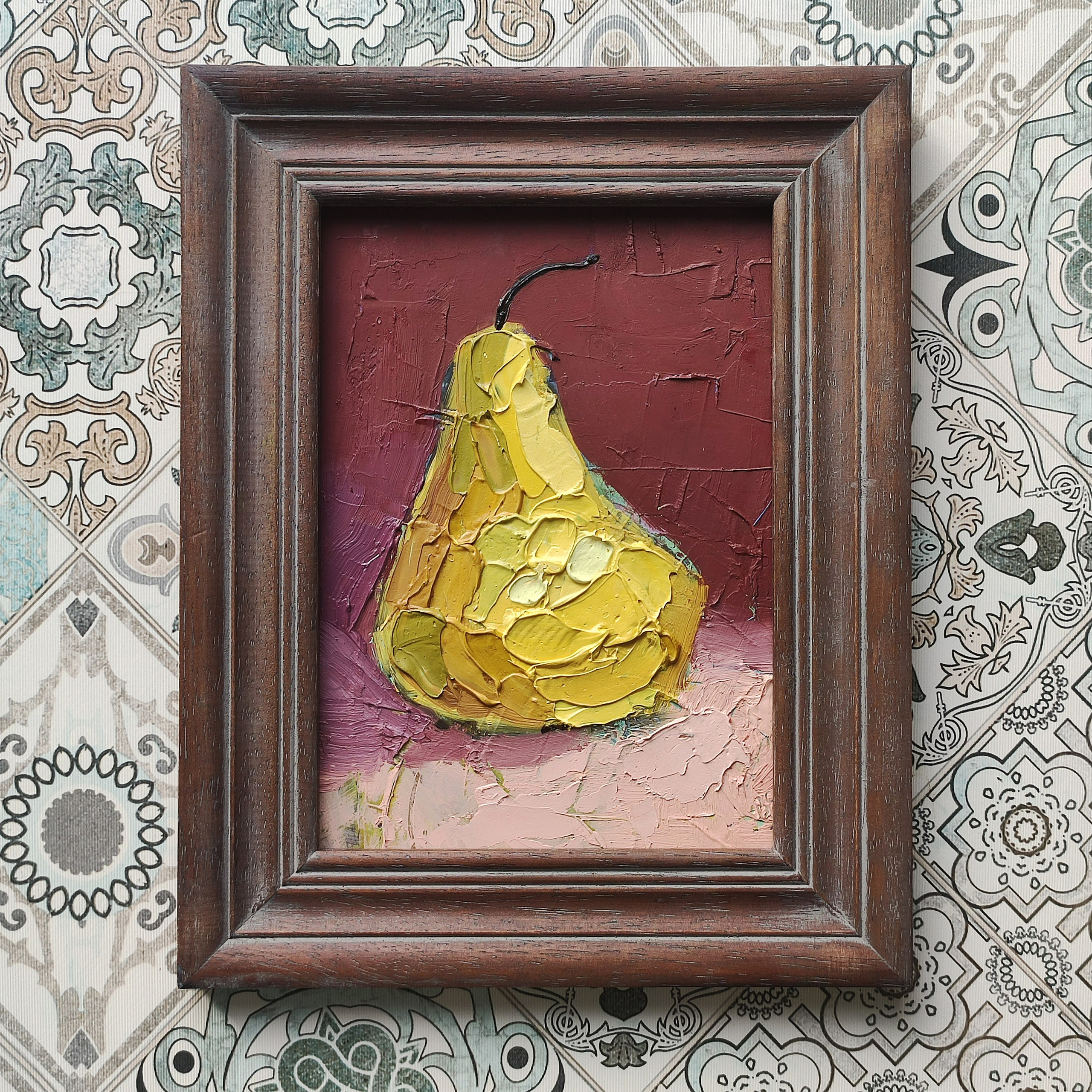 «Желтая груша на&nbsp;коричневом фоне»