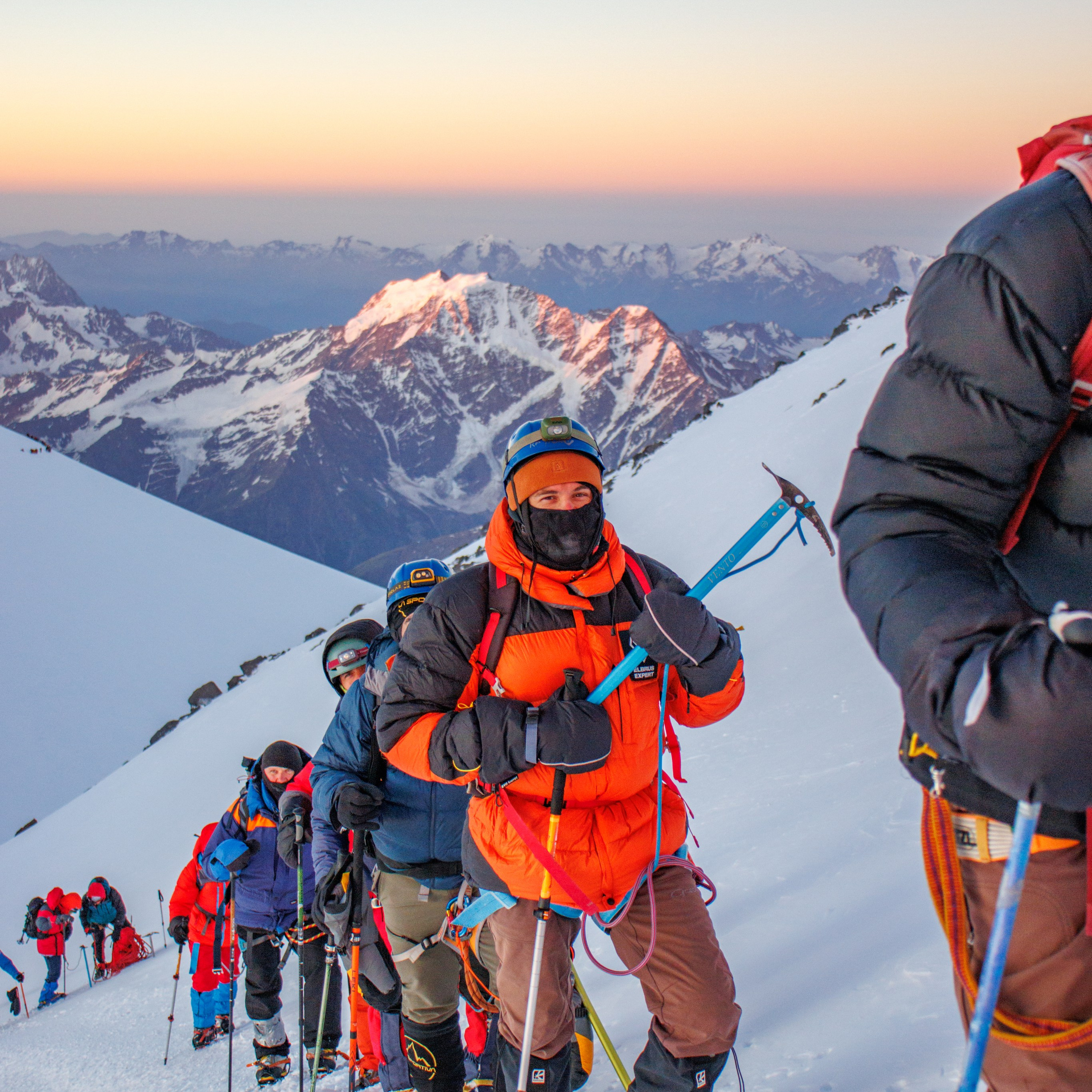 Съемка восхождения. Фотограф на трекинг и восхождение Эльбрус, Приэльбрусье. Елизавета Бобок