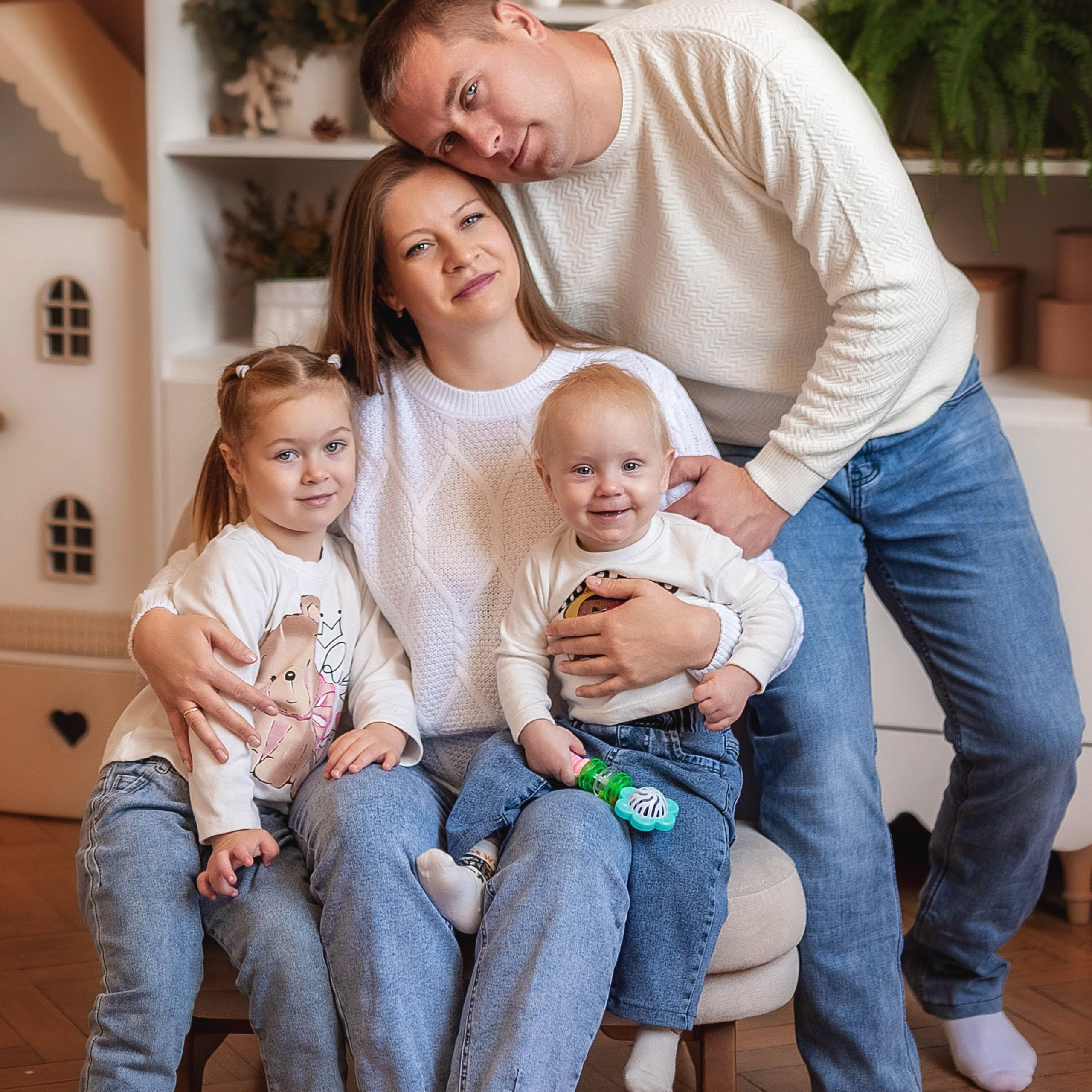 Семейная фотосессия в студии