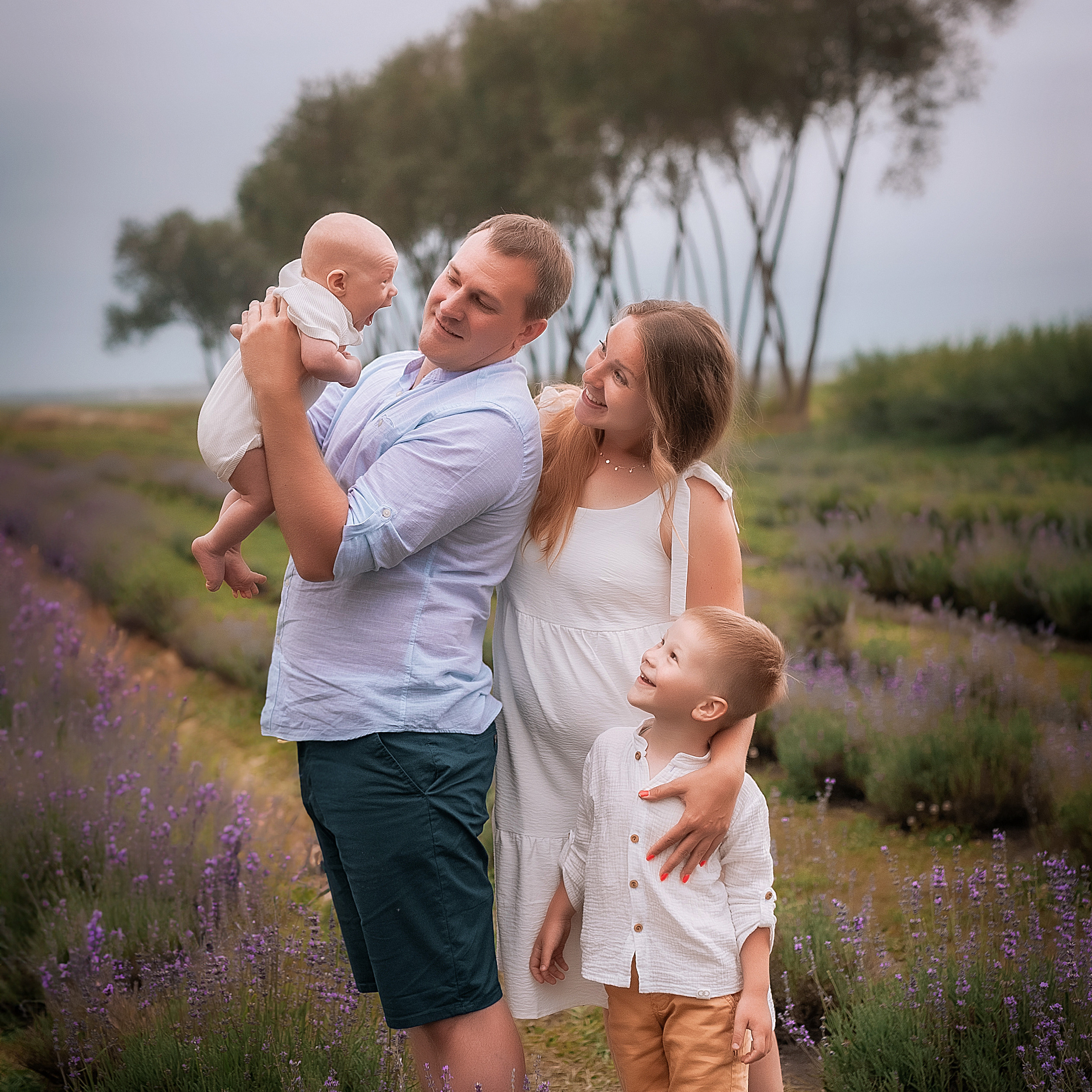 Семейная фотосессия в лавандовом поле