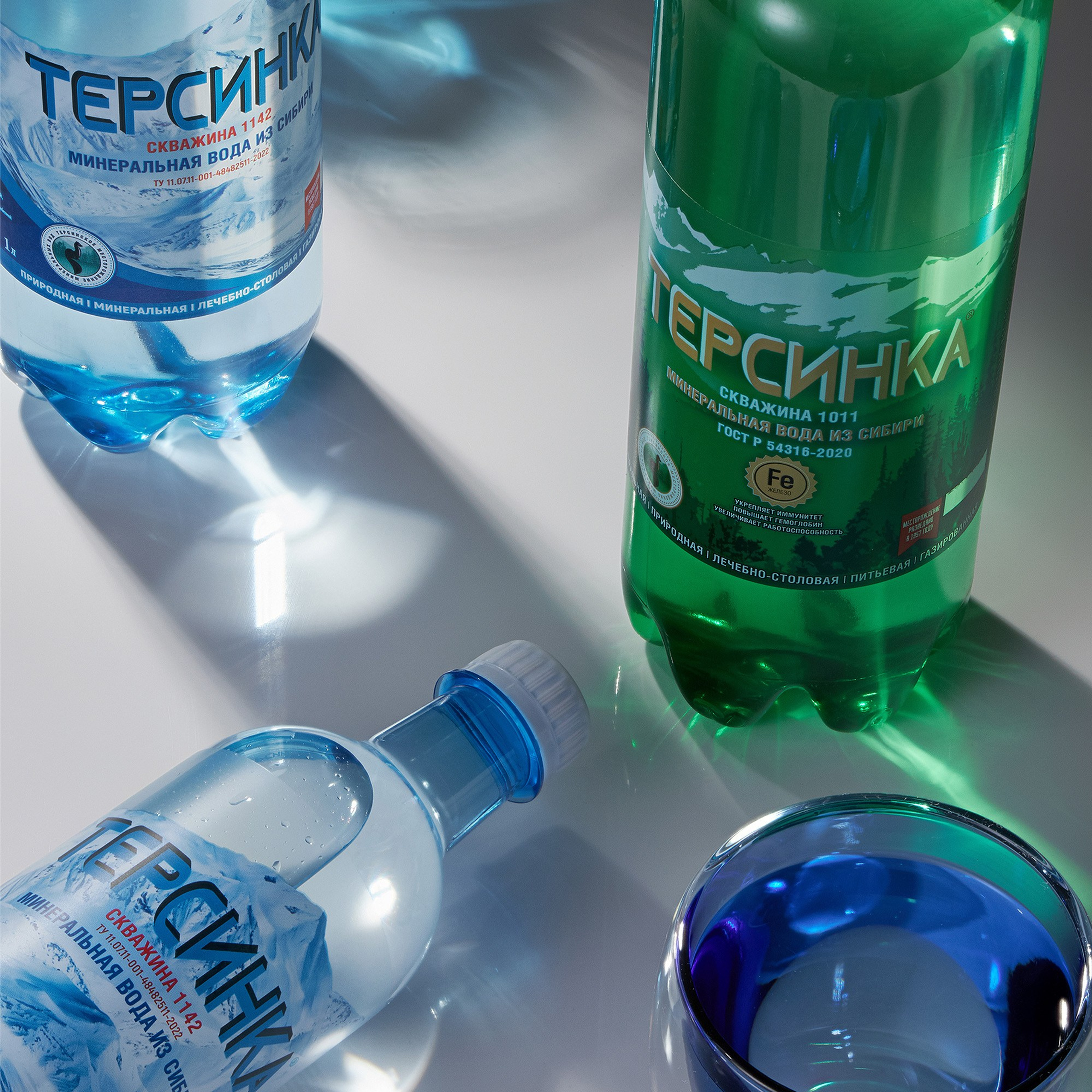 Визуал для маркетинга воды — студийный стиль с бликами