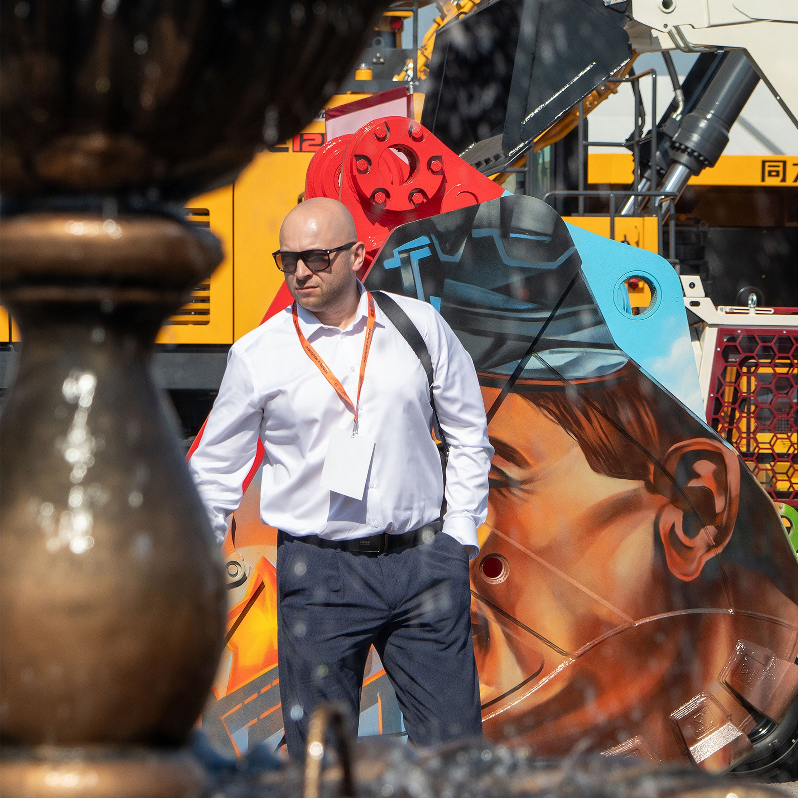 Посетители и участники на стенде клиента