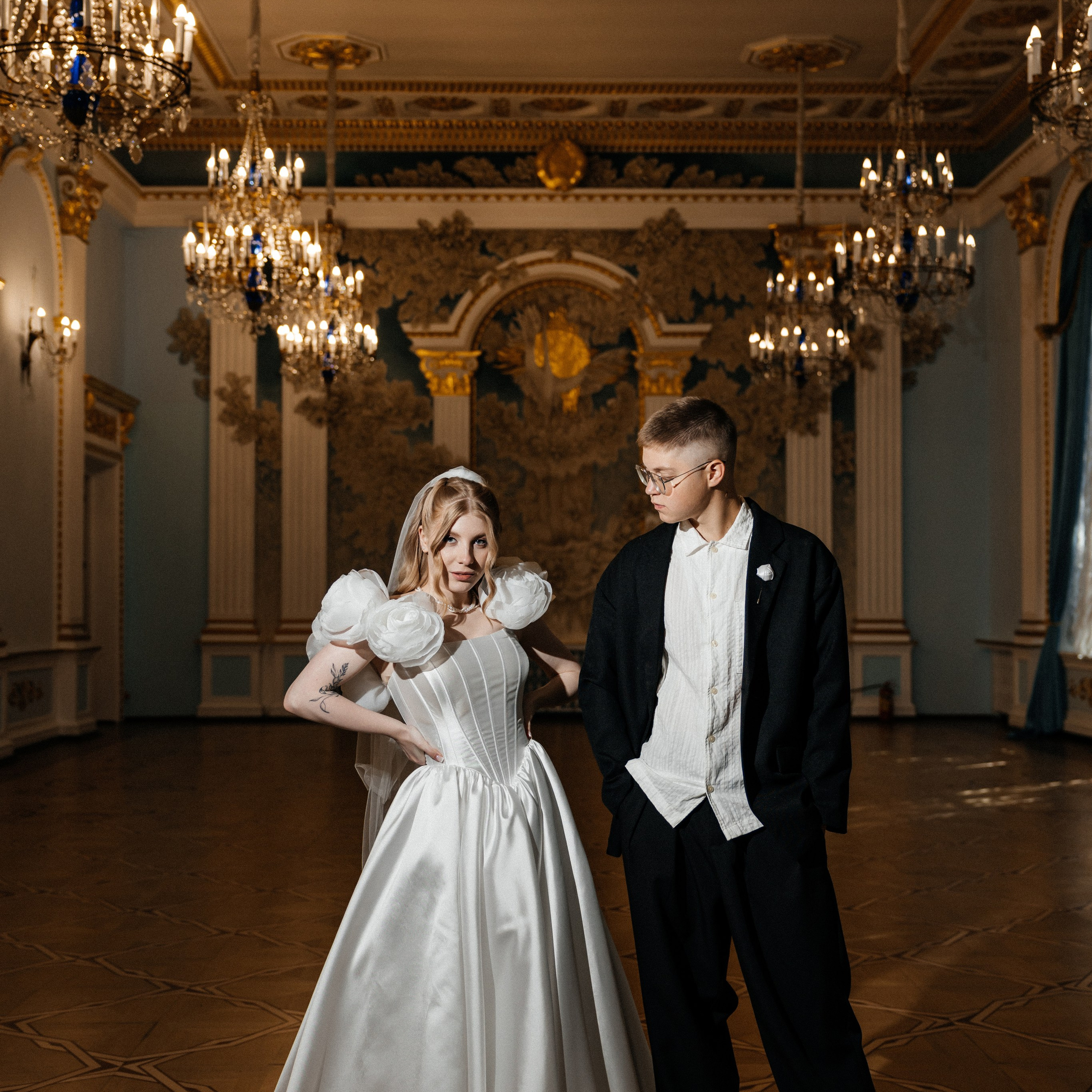 Молодые и влюблённые.