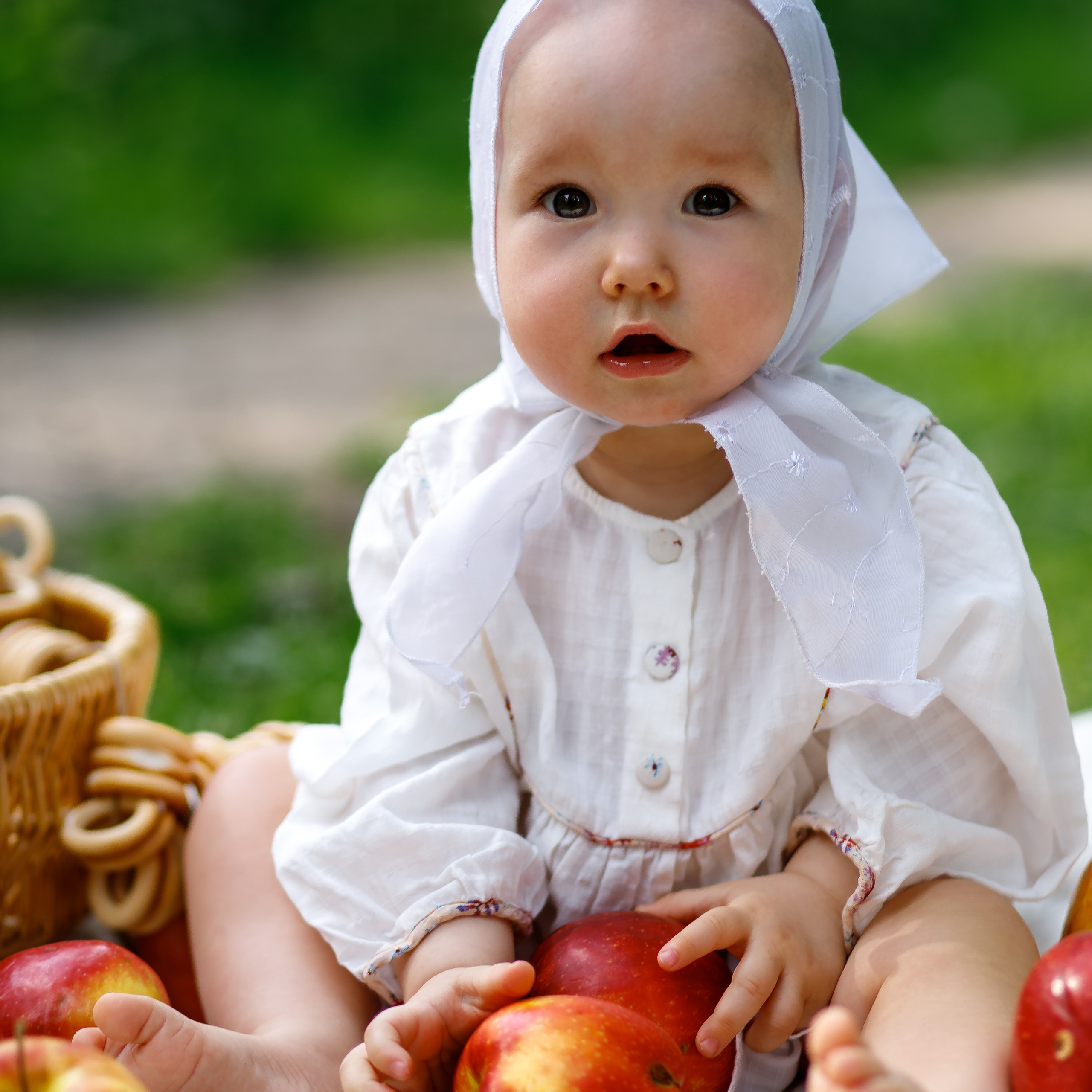 Даша и яблоки