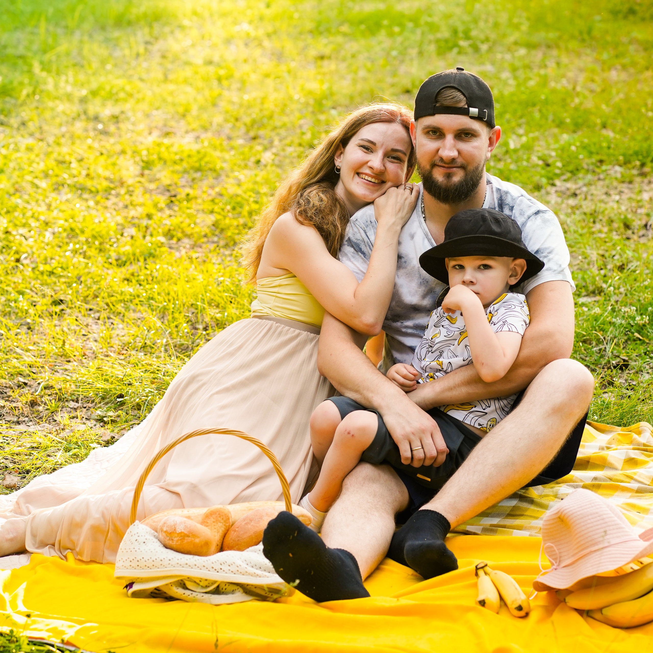 Летняя прогулка на берегу озера