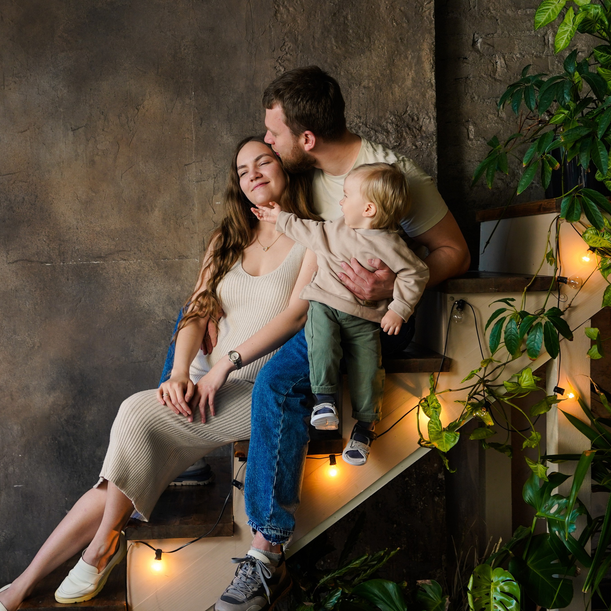 Семья с&nbsp;малышом в&nbsp;фотостудии