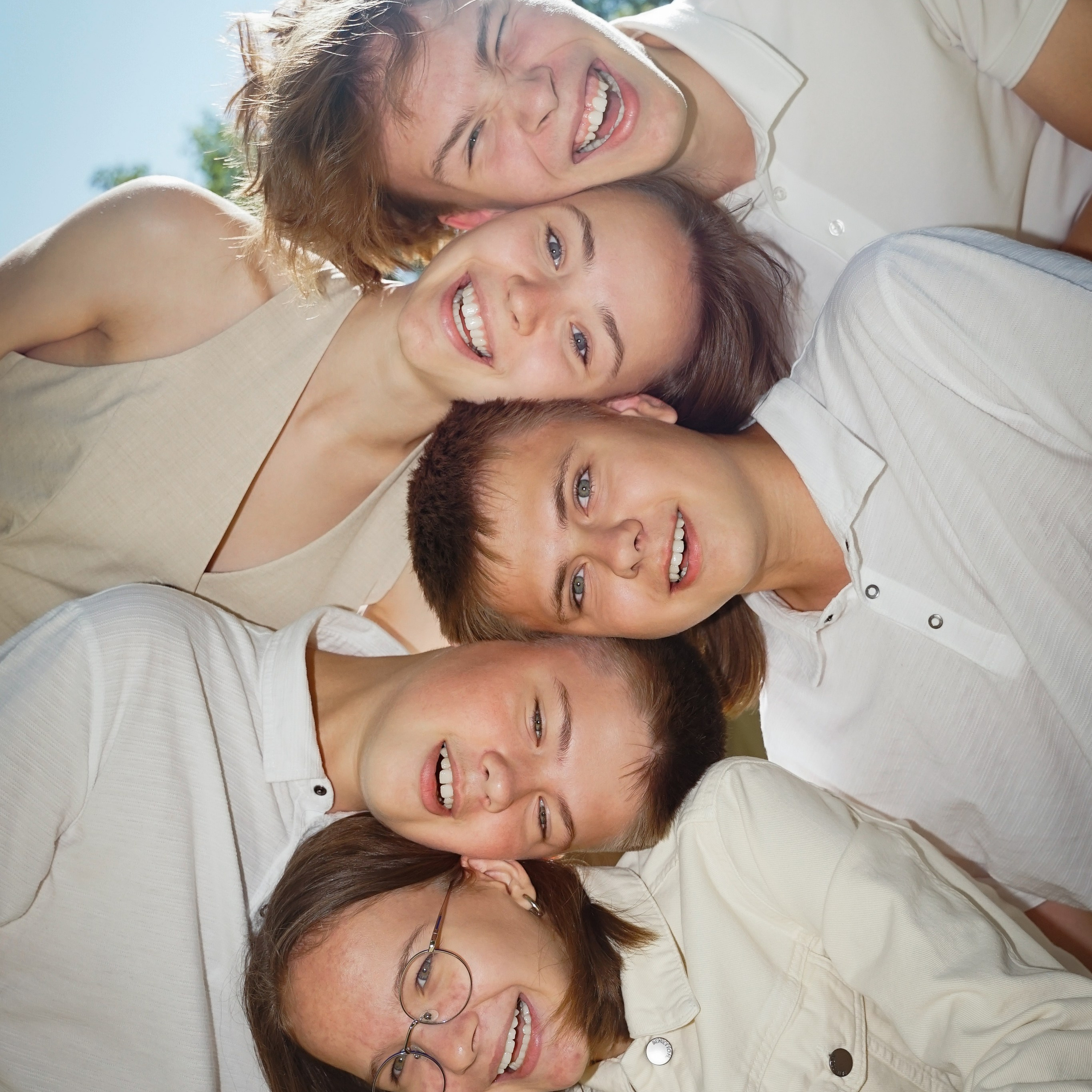 Фотосессия большой семьи в парке