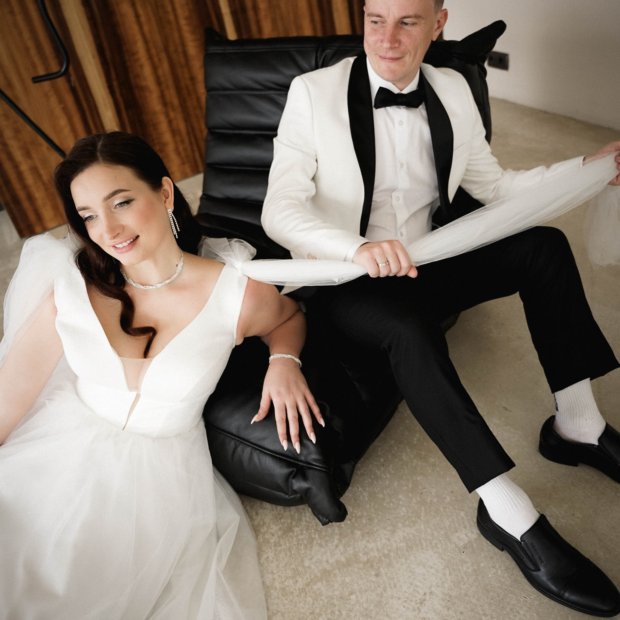 Свадебная съемка в темной студии