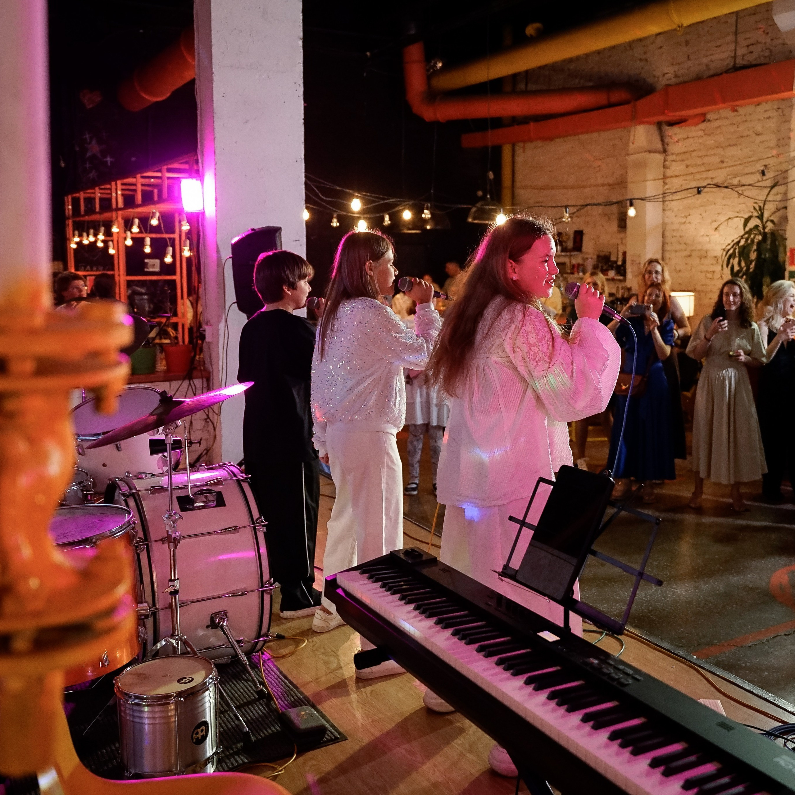 Репортажная съемка вечеринки для артистов