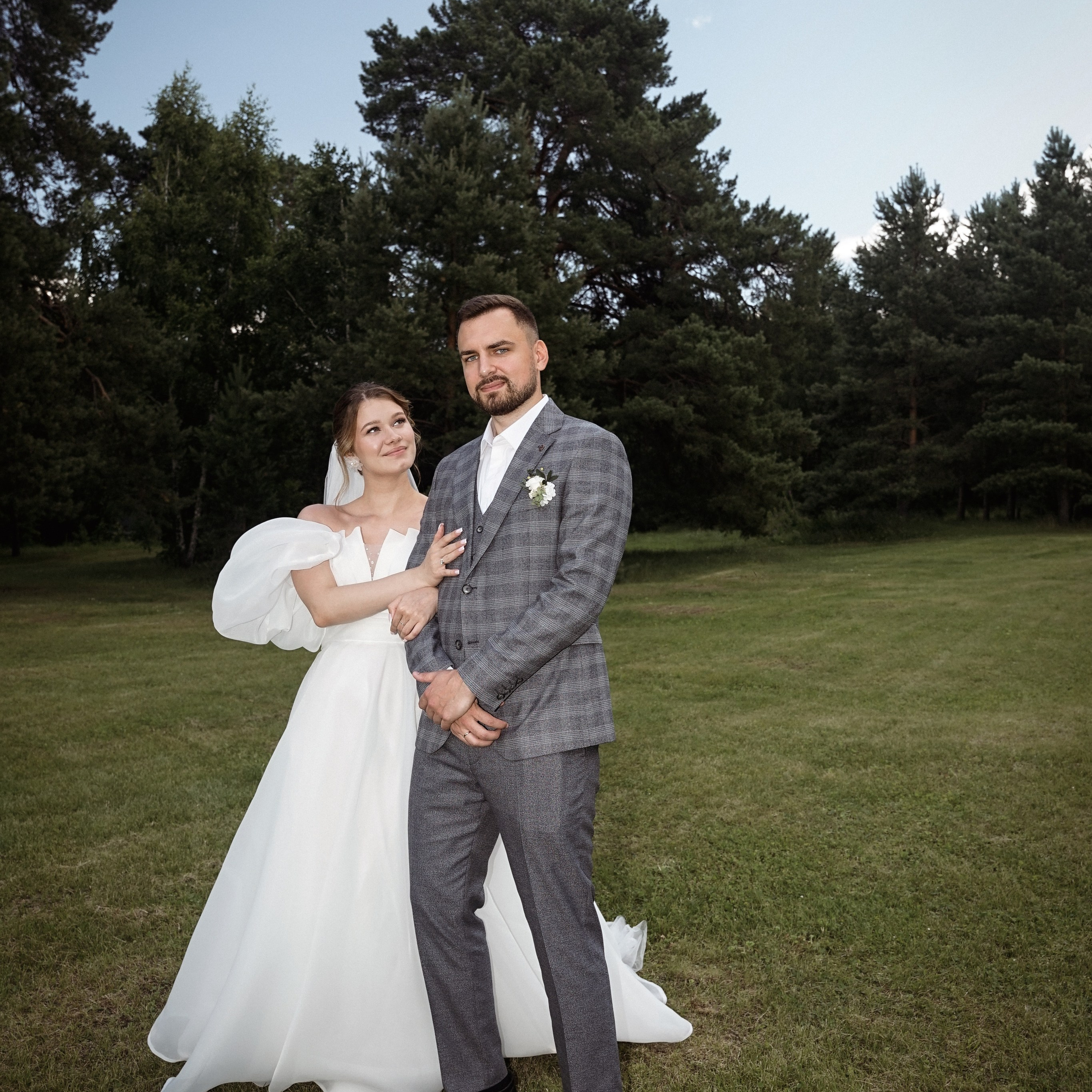 Свадебная фотосессия у оперного театра для Алексея и Елизаветы