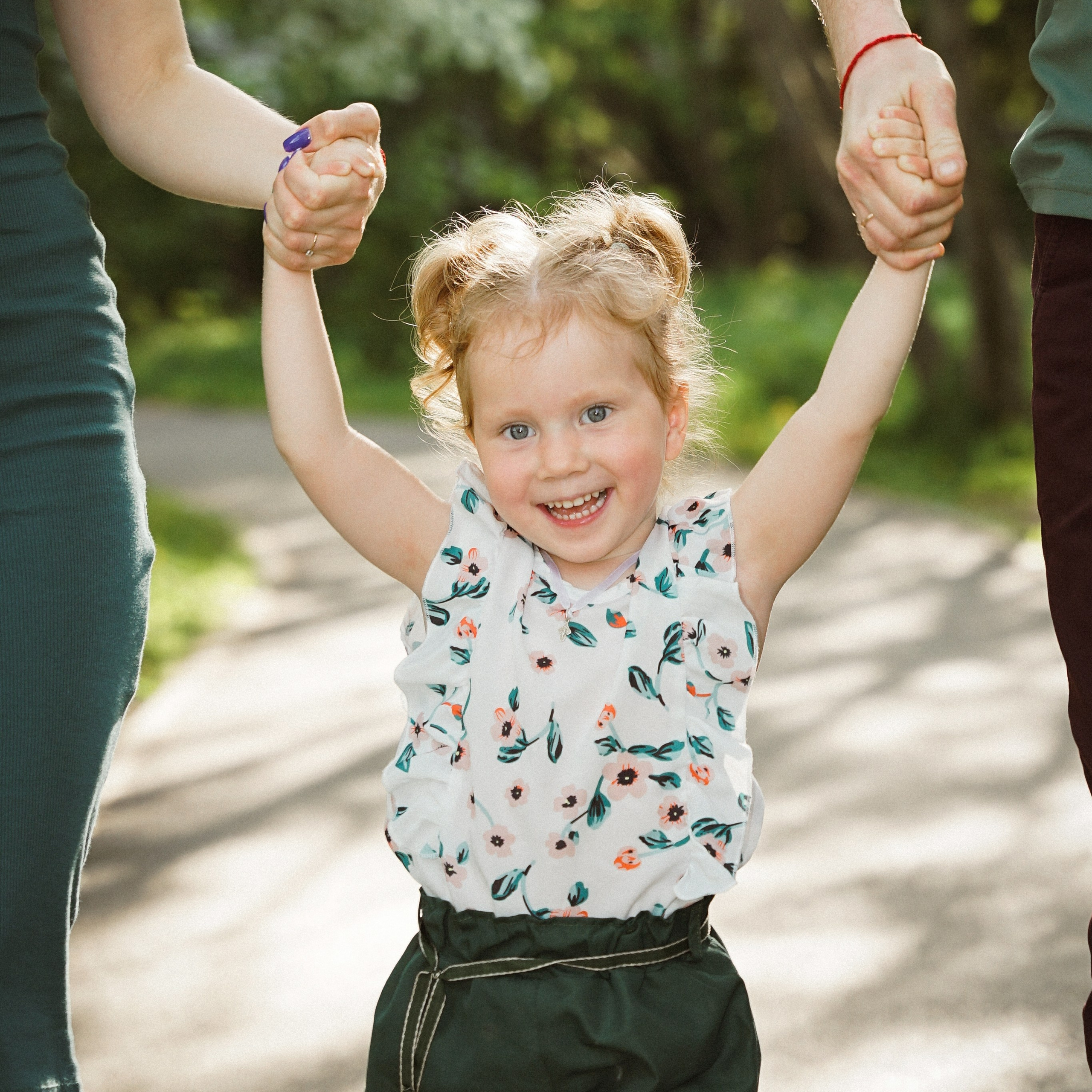 Семейная фотосессия втроем в парке