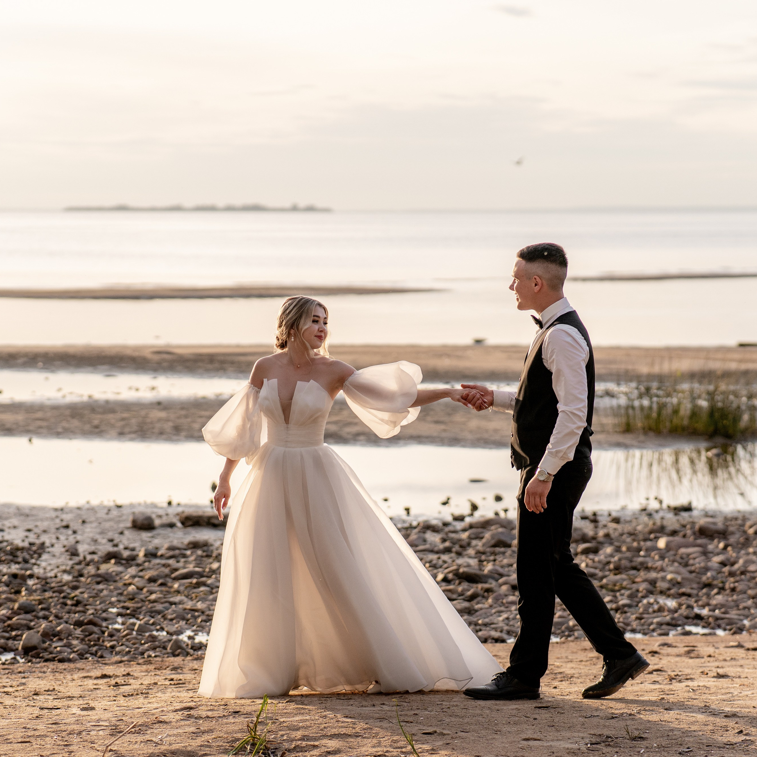 Свадебная прогулка на берегу Финского залива. Банкет в шатре «ЛЕТНИЙ»