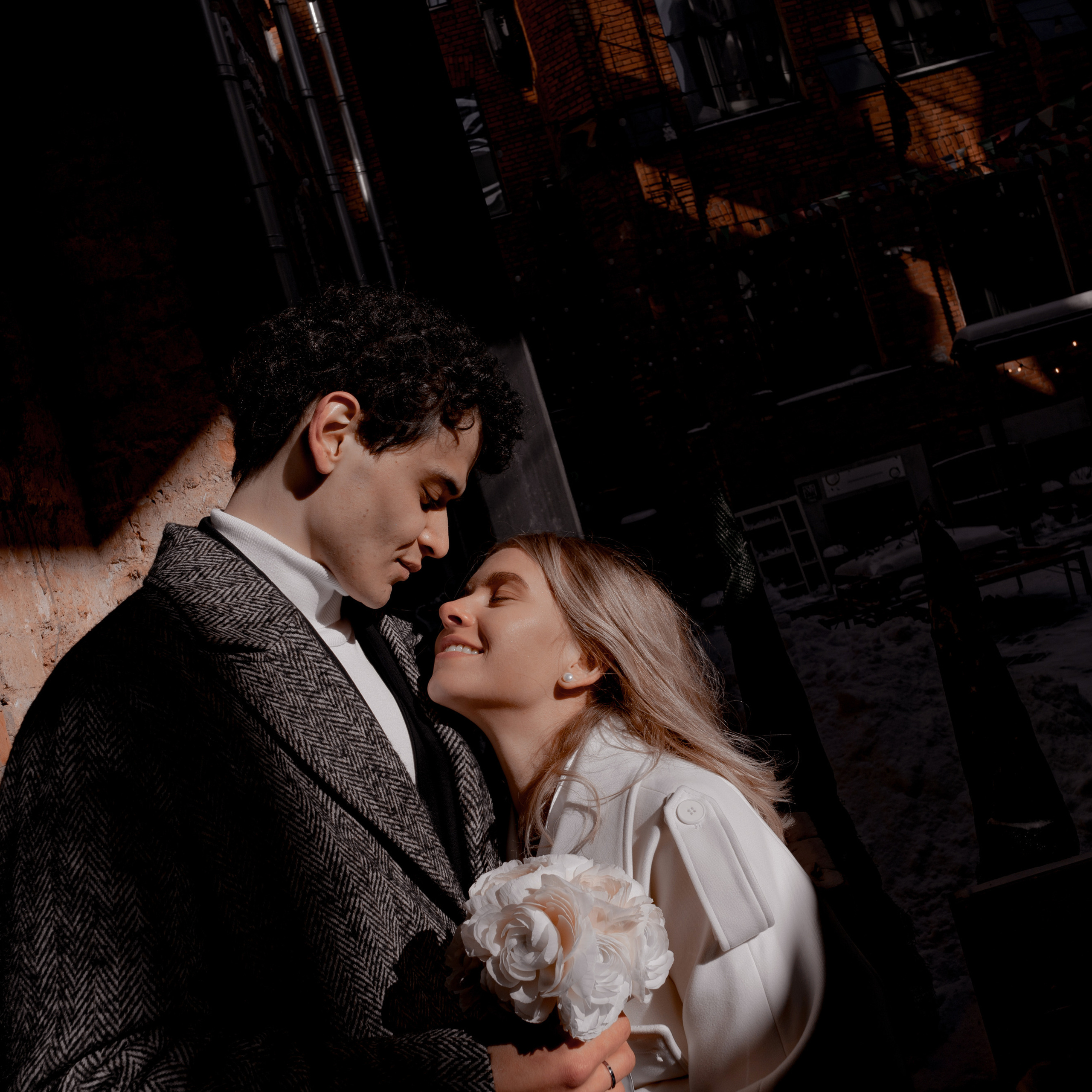 Церемония бракосочетания во Дворце 2 и репортажная свадебная прогулка