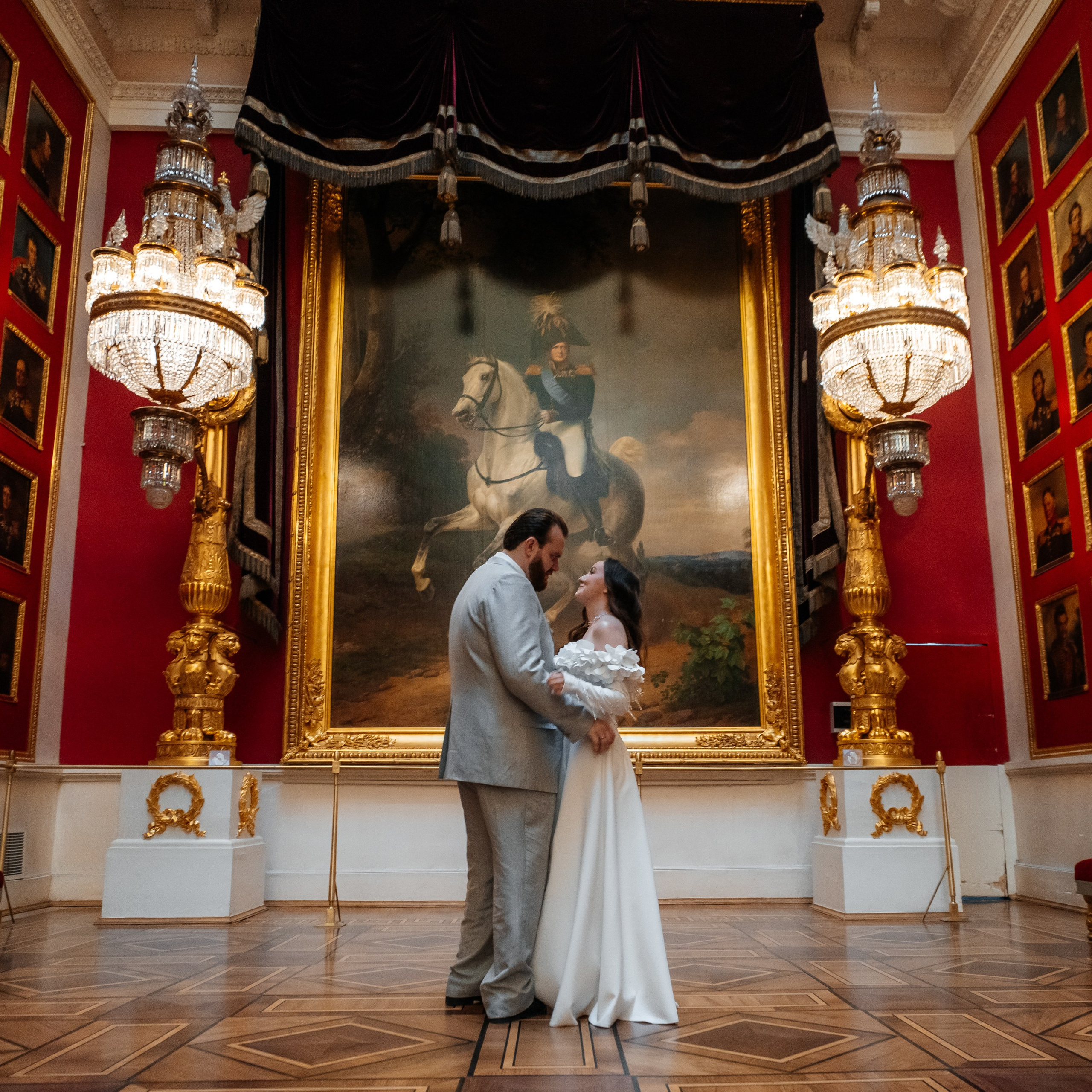 Свадебная фотосессия в Эрмитаже и прогулка до Дворца № 1