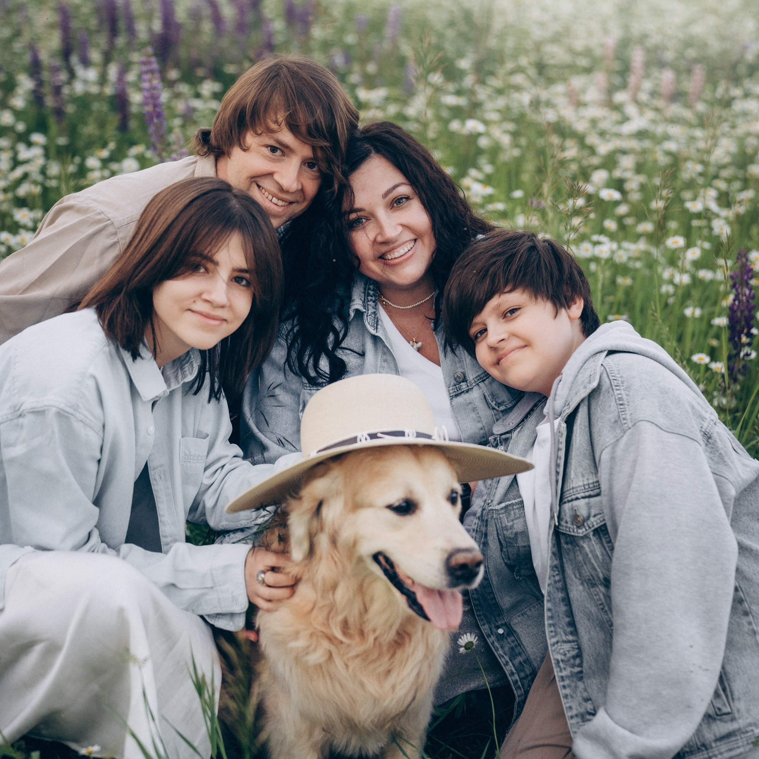 Кристина, Александр, Каролина, Владлен и Космос