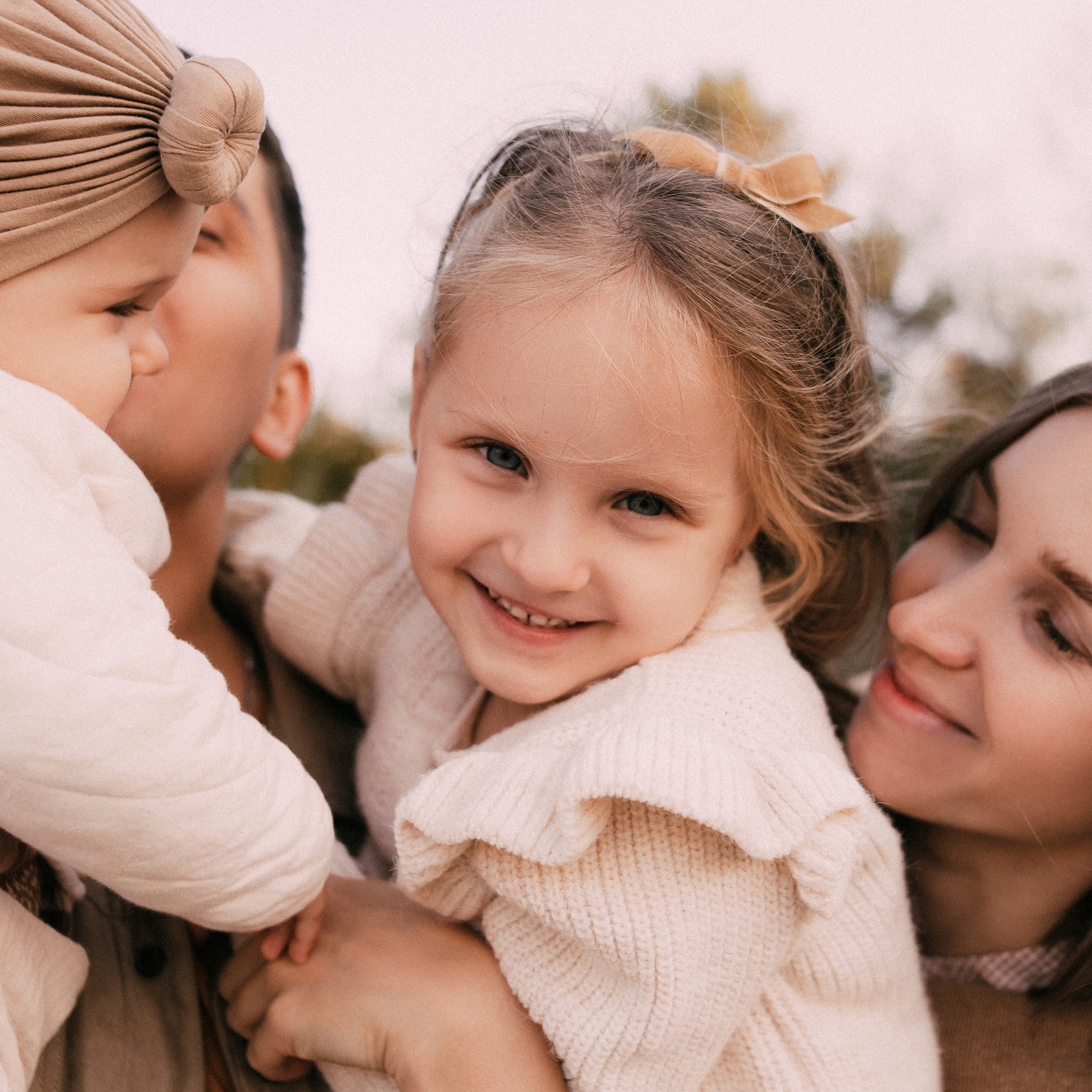 Таня Стас Поля Мира