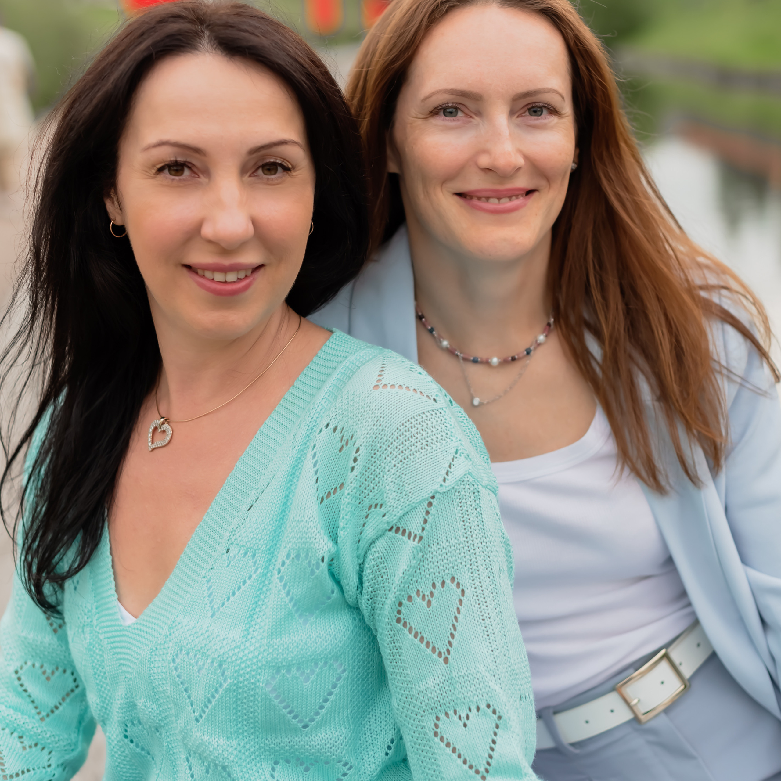 Евгения и Ольга на набережной.