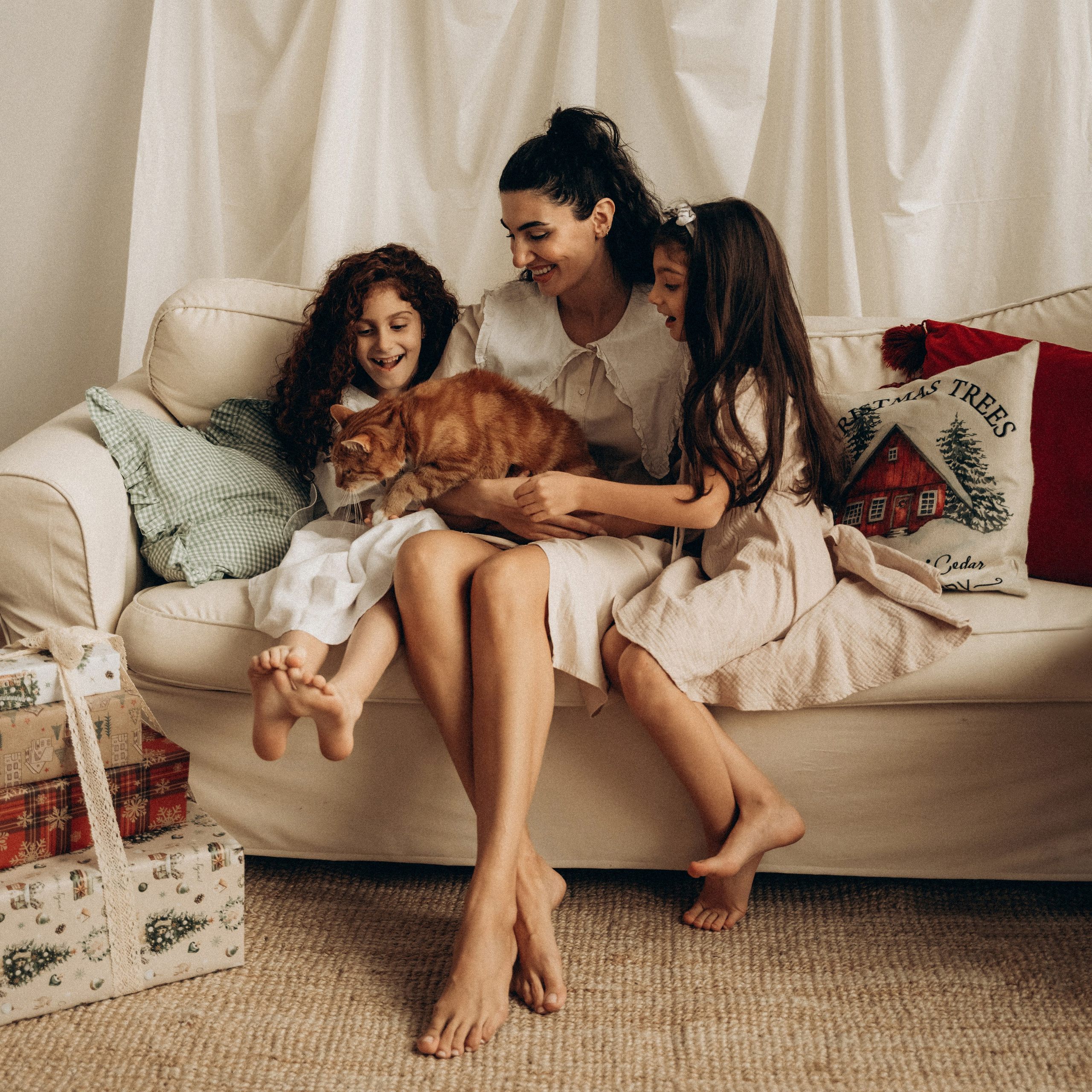 Сона, Моника и Эми