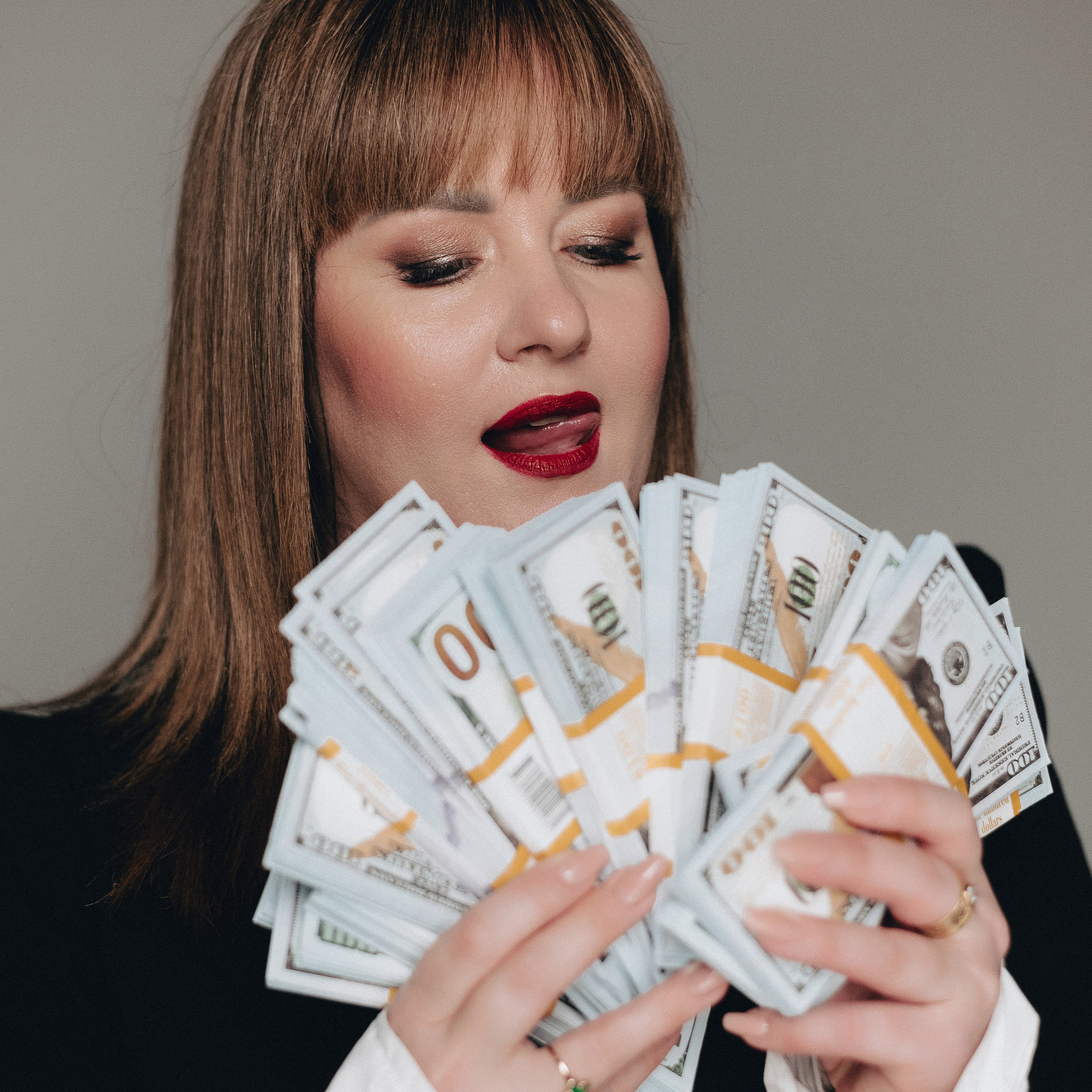 KSENIA LEE, брокер по лизингу