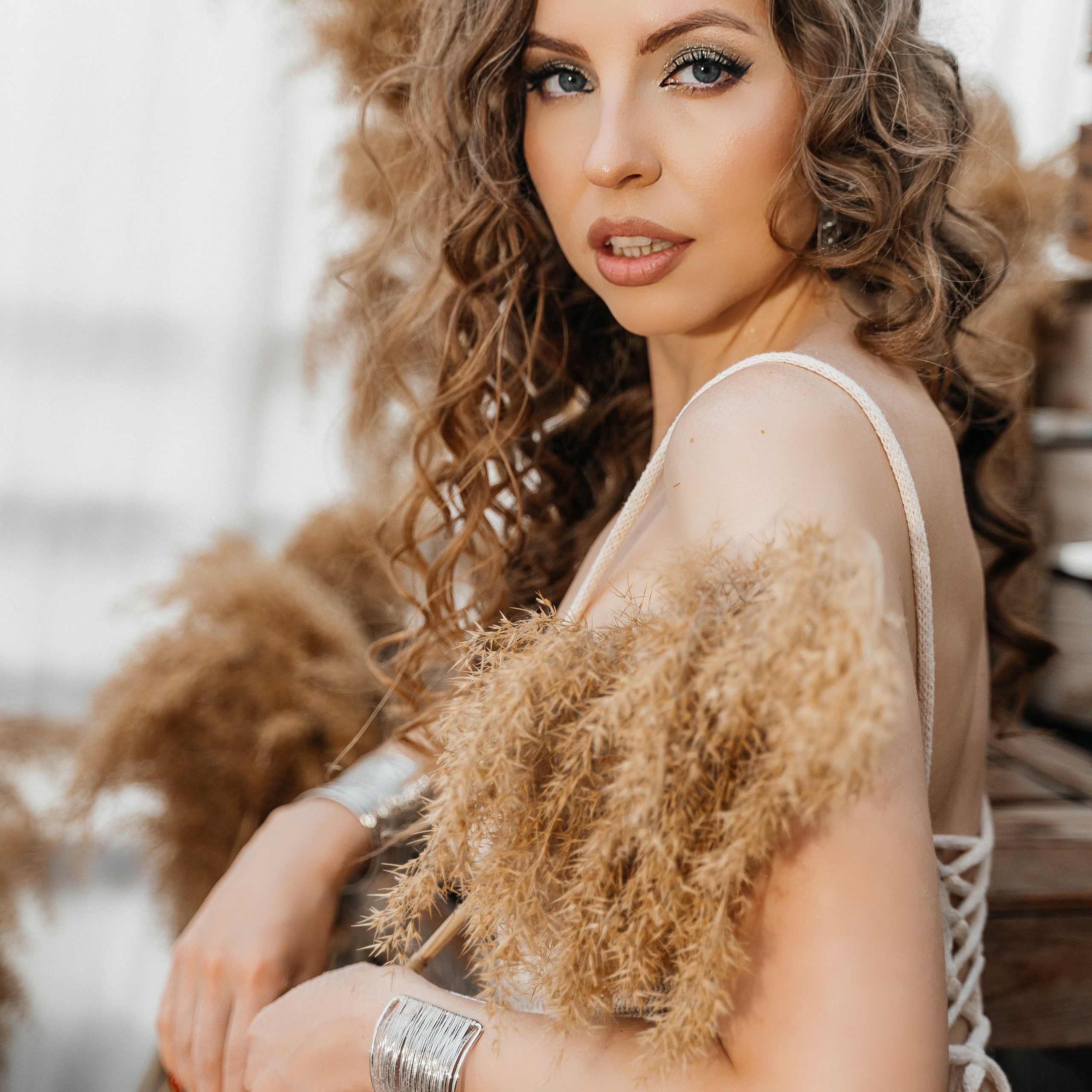 Съемки в интерьере студий. Виктория Алпеева — фотограф по любви