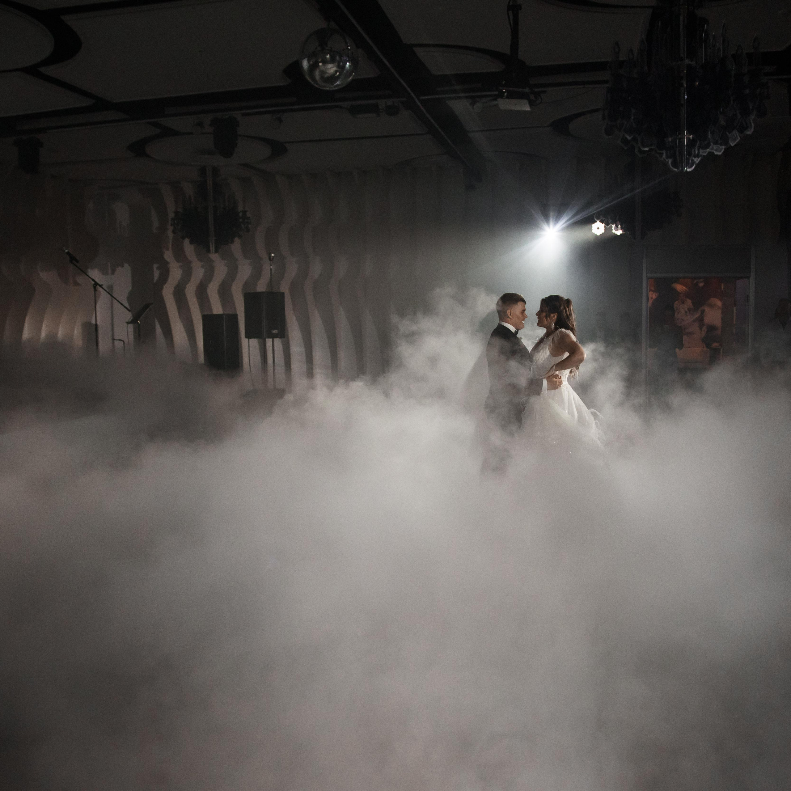 Тимур и Екатерина, Мона-Хотел