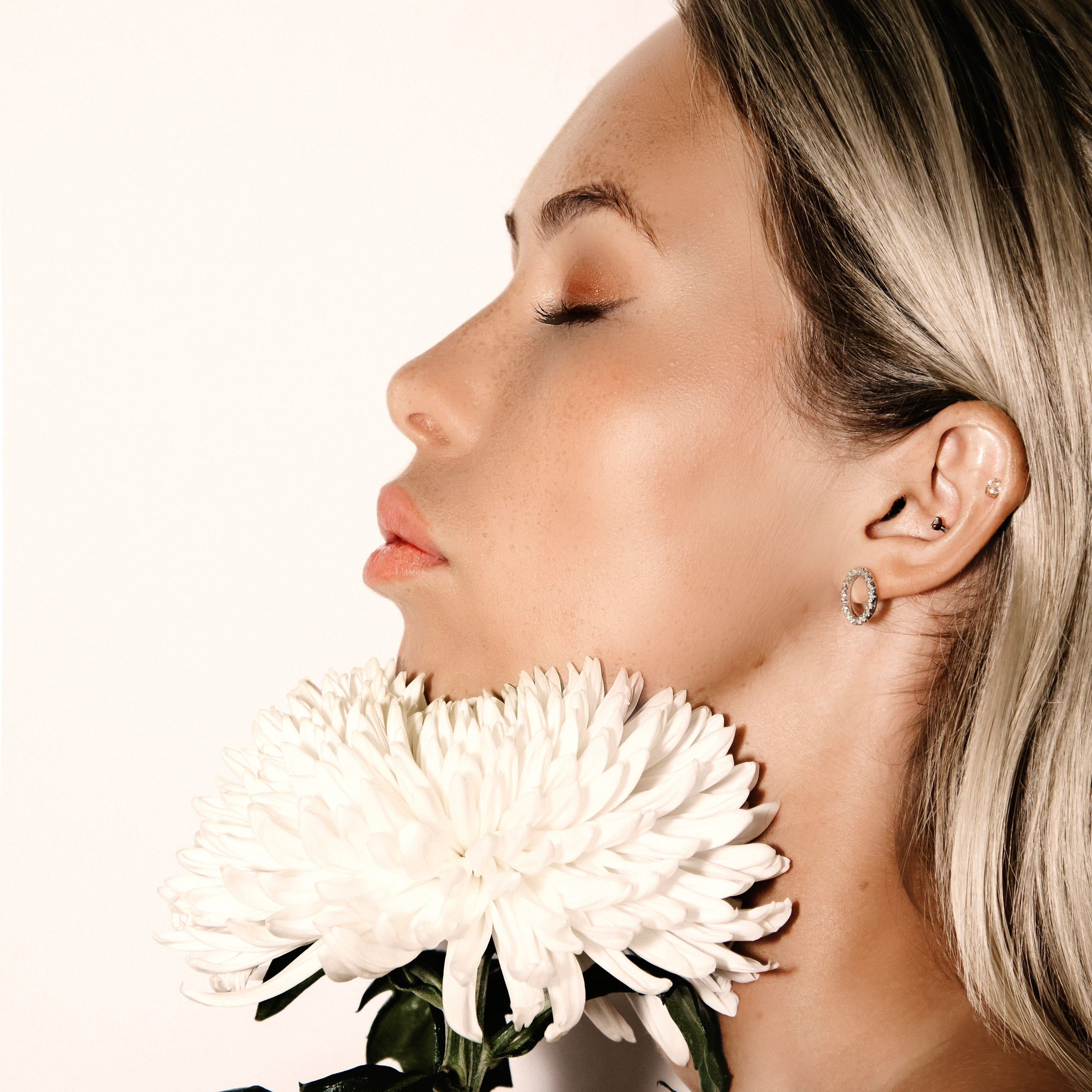 Портретная с цветком