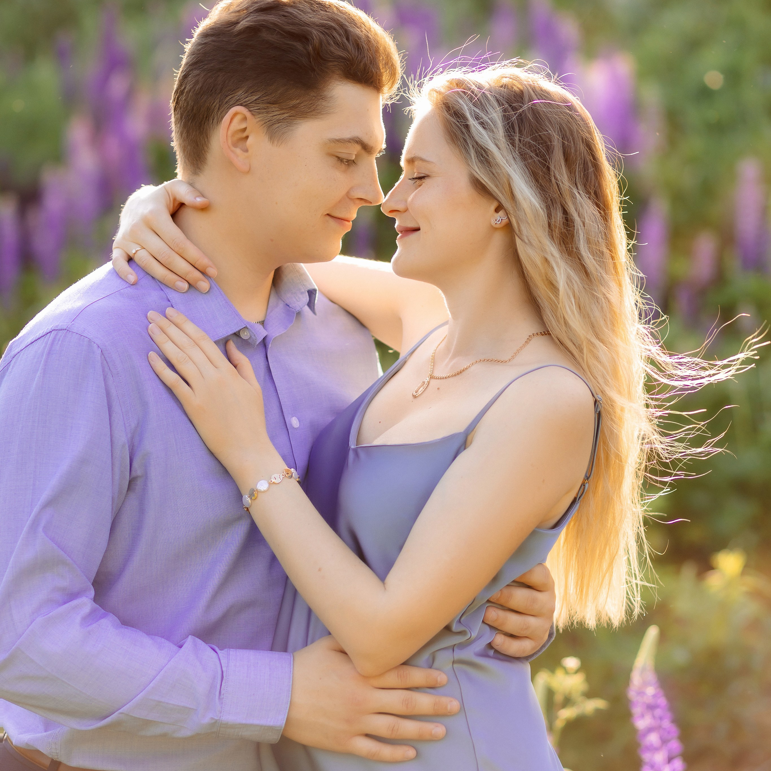 Фотосессия в люпинах