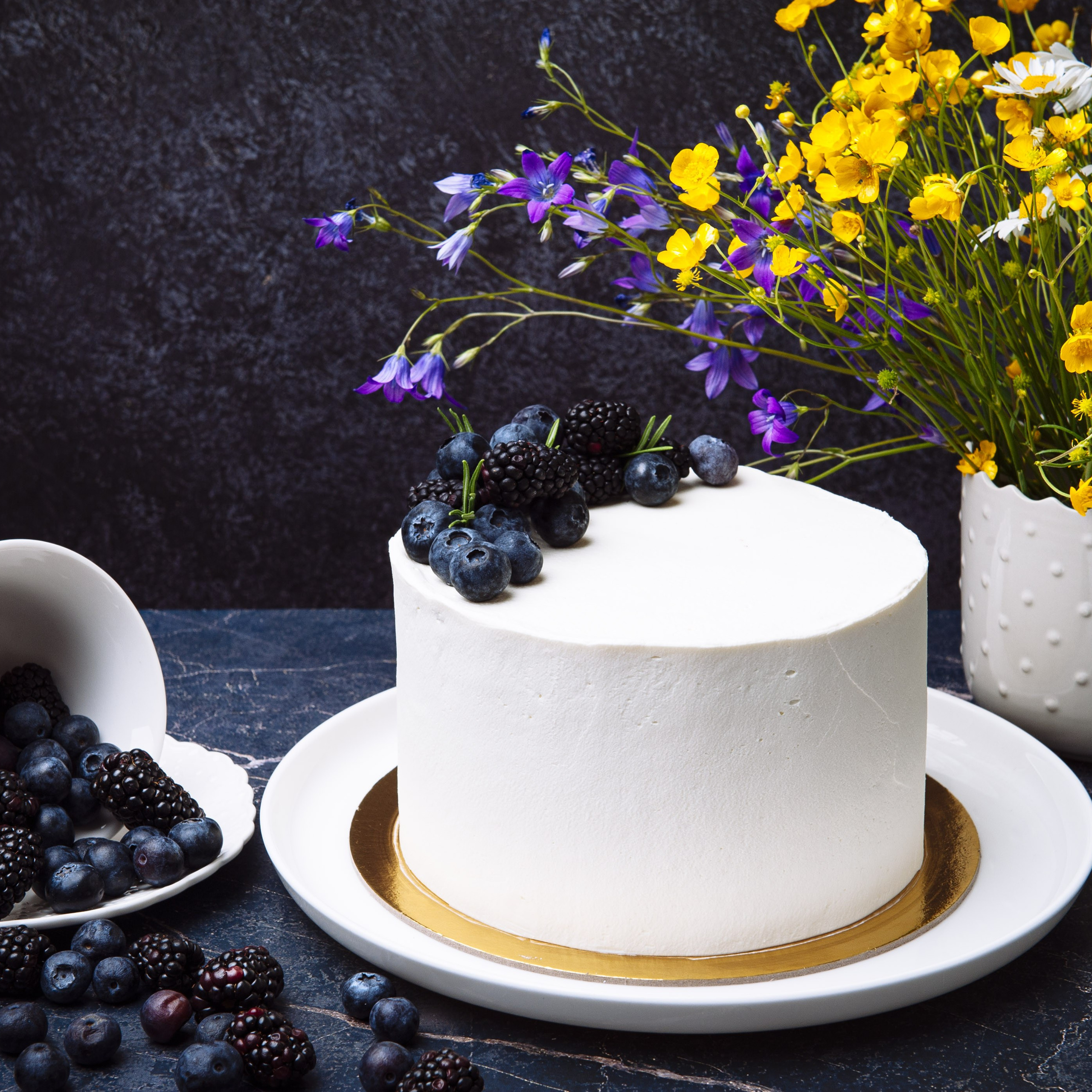 Торты и десерты на торжество. Фотограф Артем Севостьянов. Профессиональная фотосъемка в Ногинске, Москве, Московской области и за границей