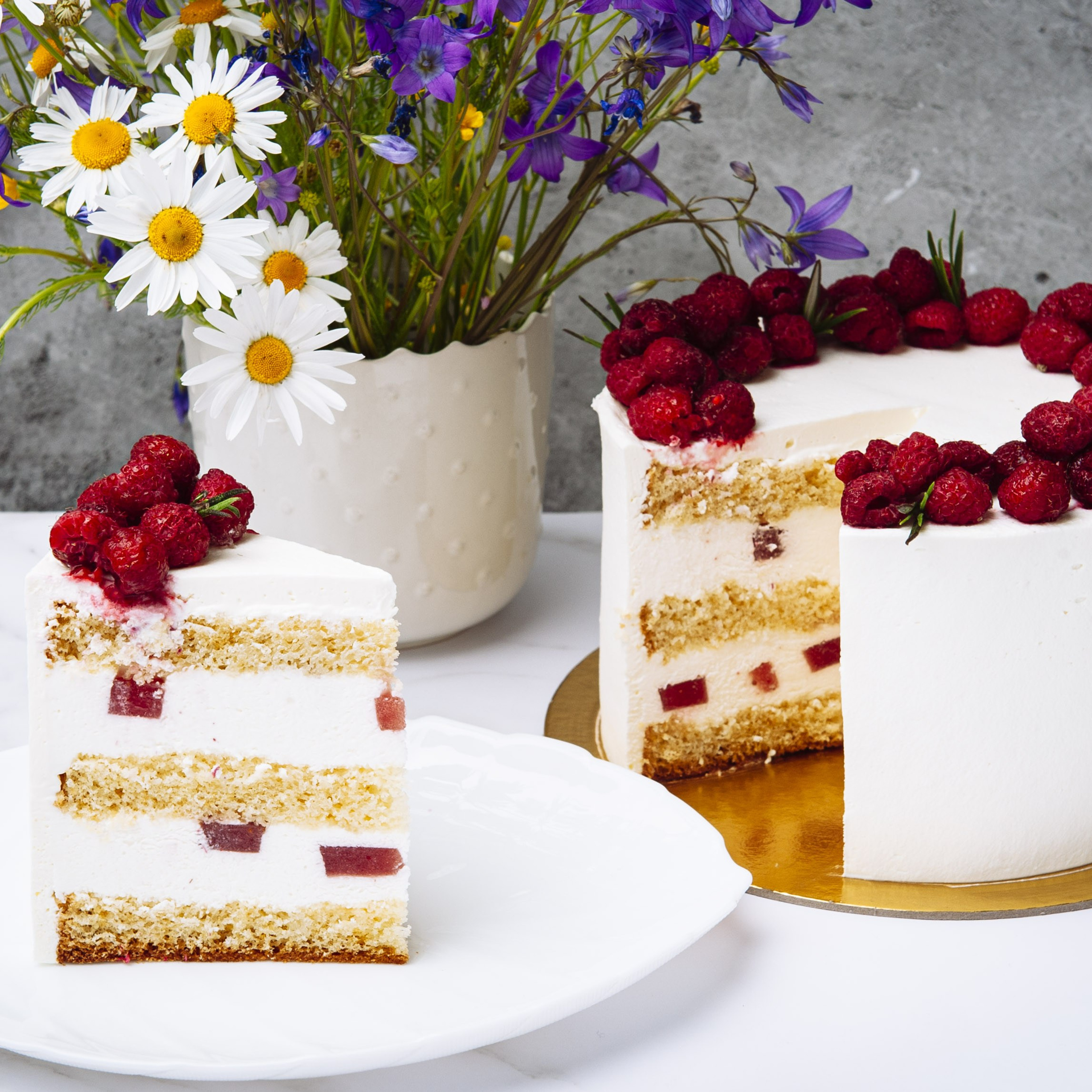 Торты и десерты на торжество. Фотограф Артем Севостьянов. Профессиональная фотосъемка в Ногинске, Москве, Московской области и за границей