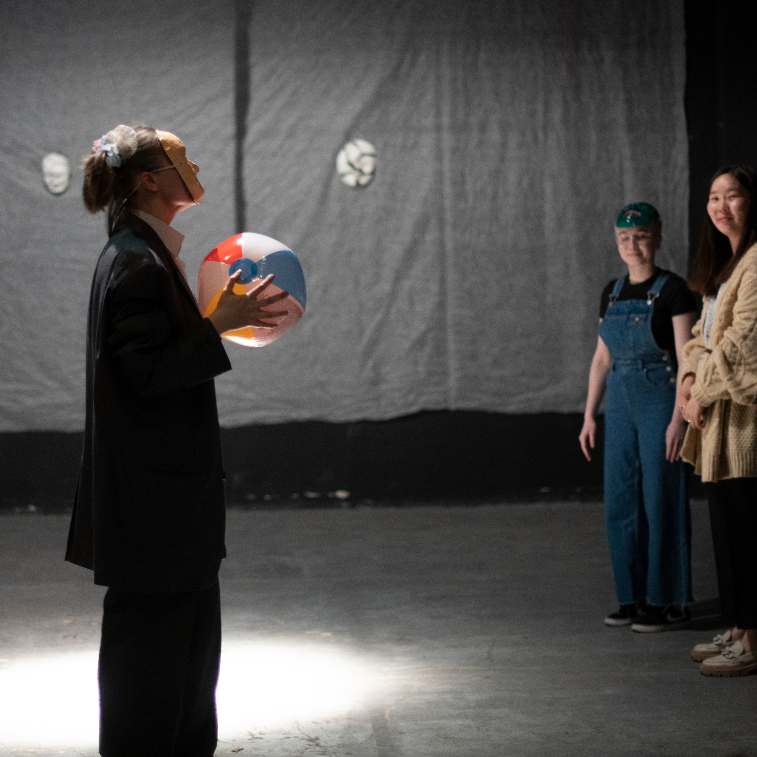 Выставка — перформанс «Мам, я дома!». Фотограф Светлана Амирханова