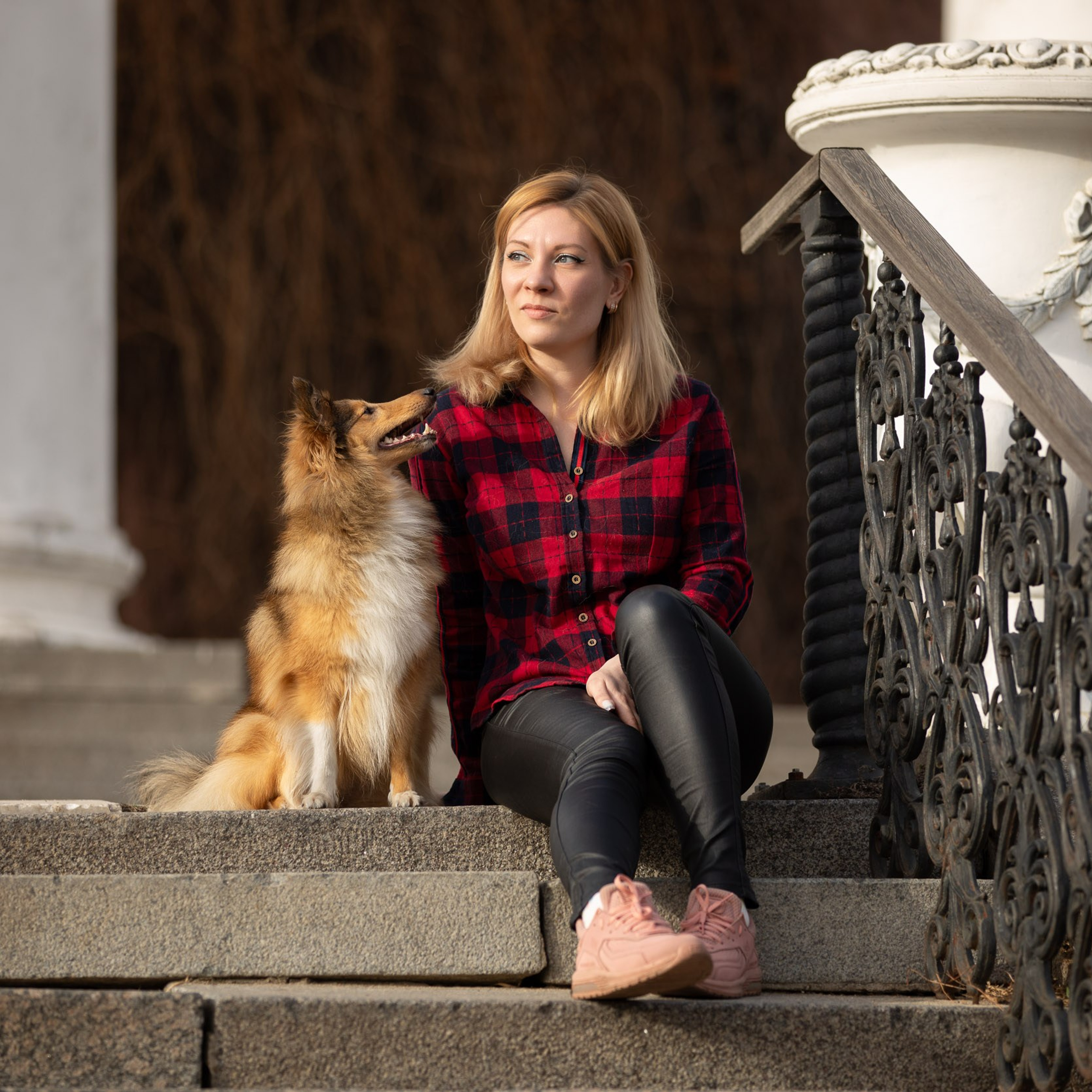 Елена и шелти Кирси в Ботаническом саду