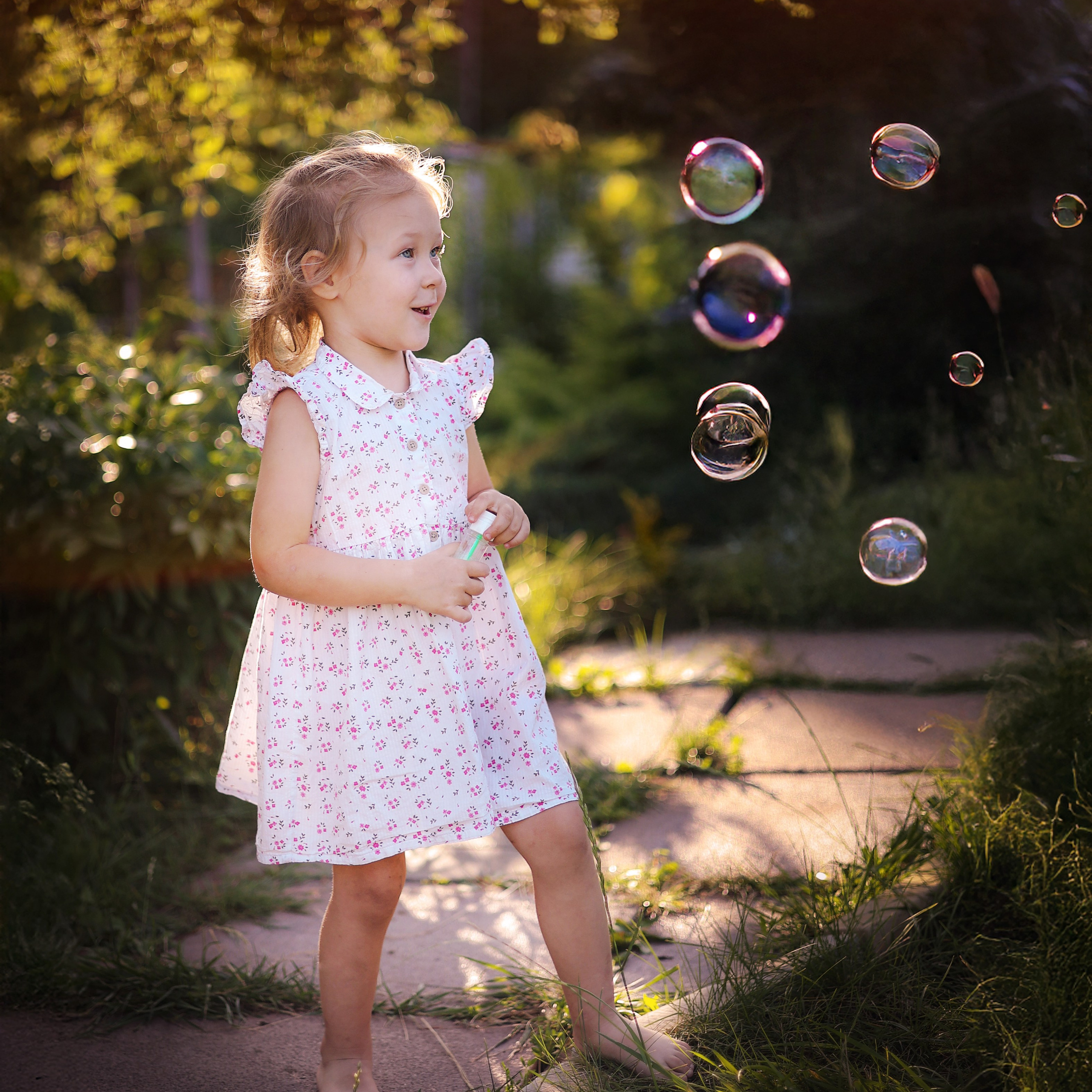 Приключения на даче маленькой Даши