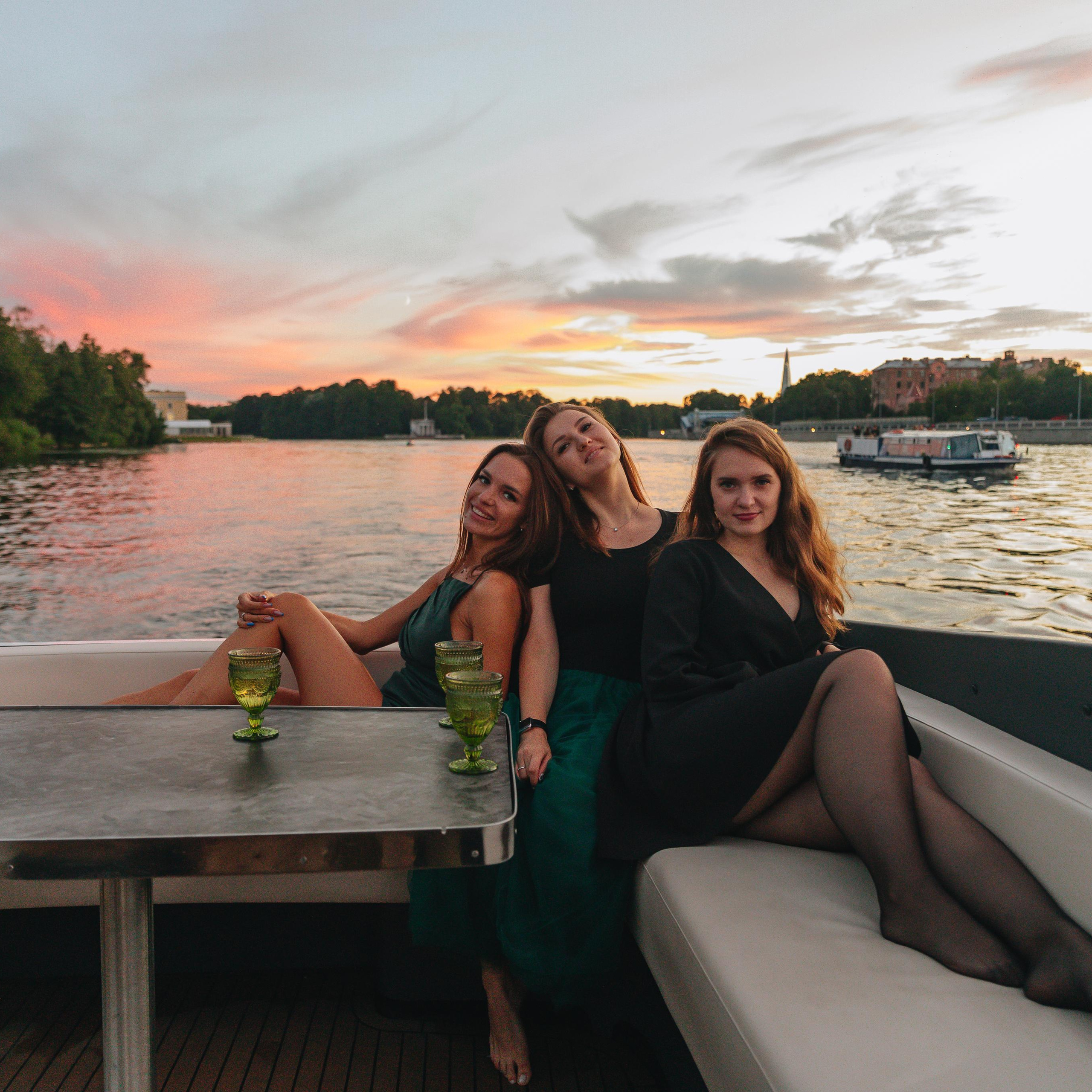 Девичник для троих