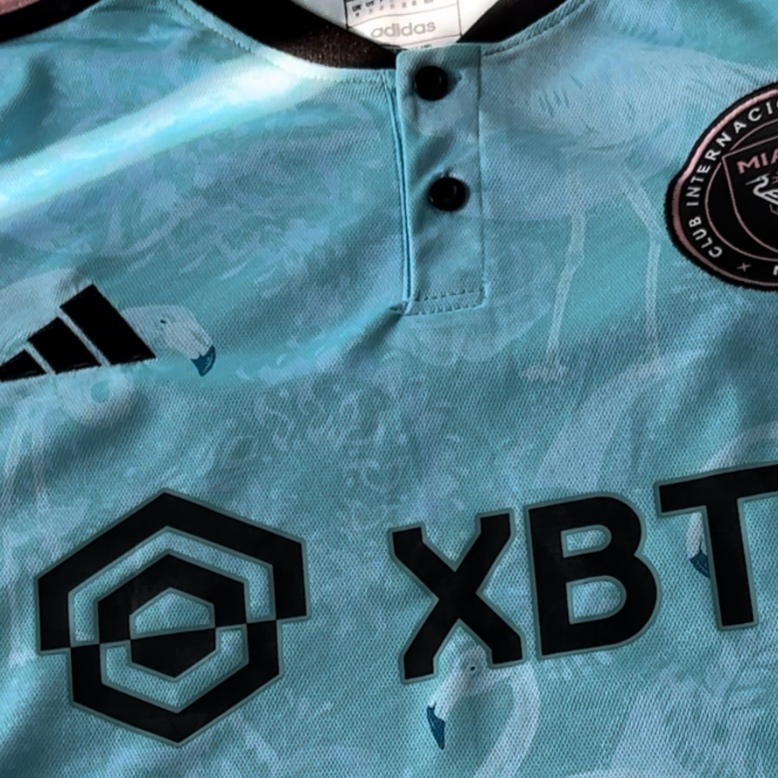 Видео обзор на футболку Manchester City 2021-2022. Футбольный магазин — ssw_magazin