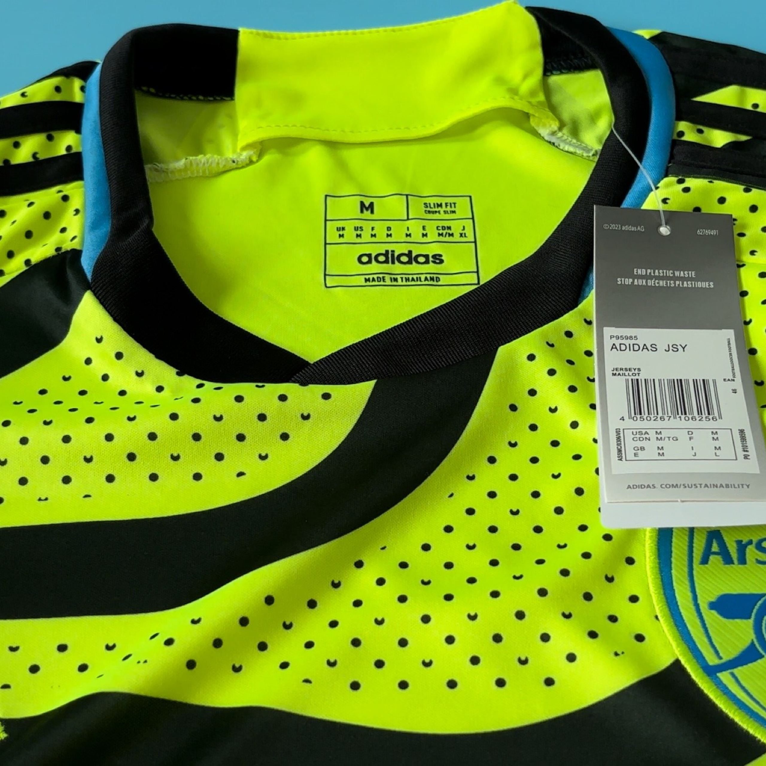 Видео обзор на футболку Milan off-white 2025. Футбольный магазин — ssw_magazin