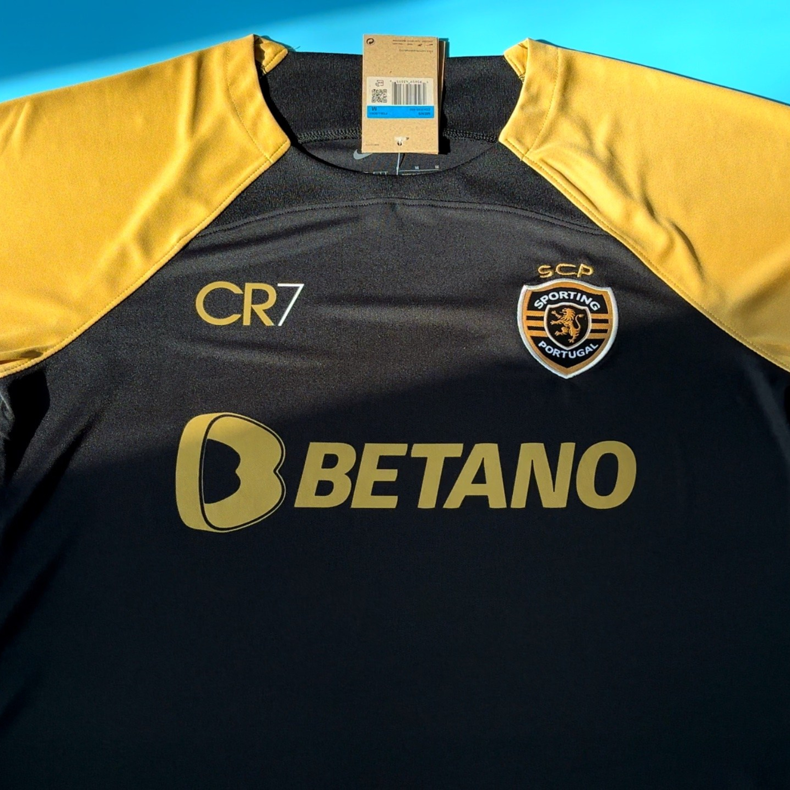 Видео обзор на футболку Milan off-white 2025. Футбольный магазин — ssw_magazin