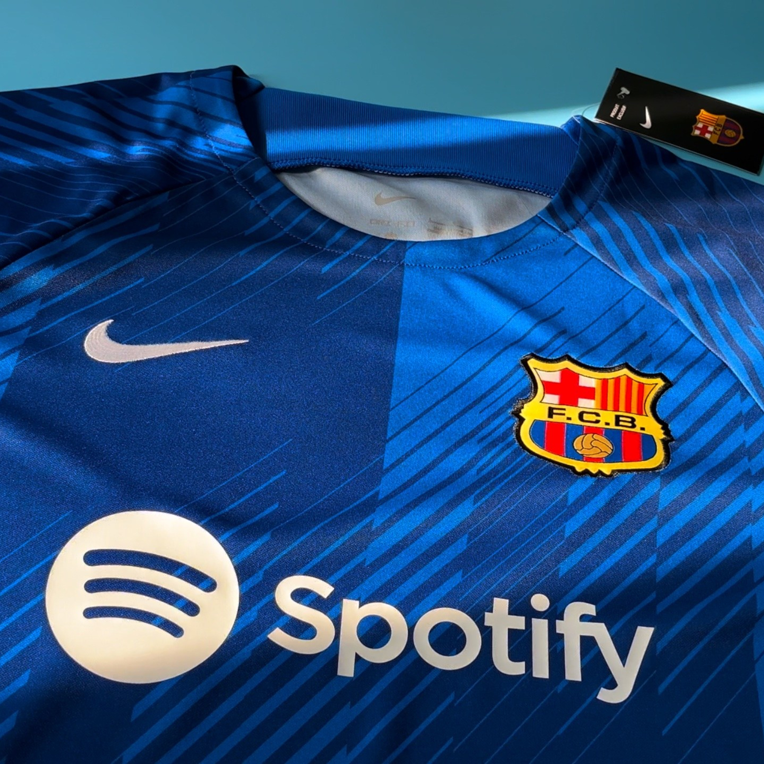 Видео обзор на футболку Milan off-white 2025. Футбольный магазин — ssw_magazin