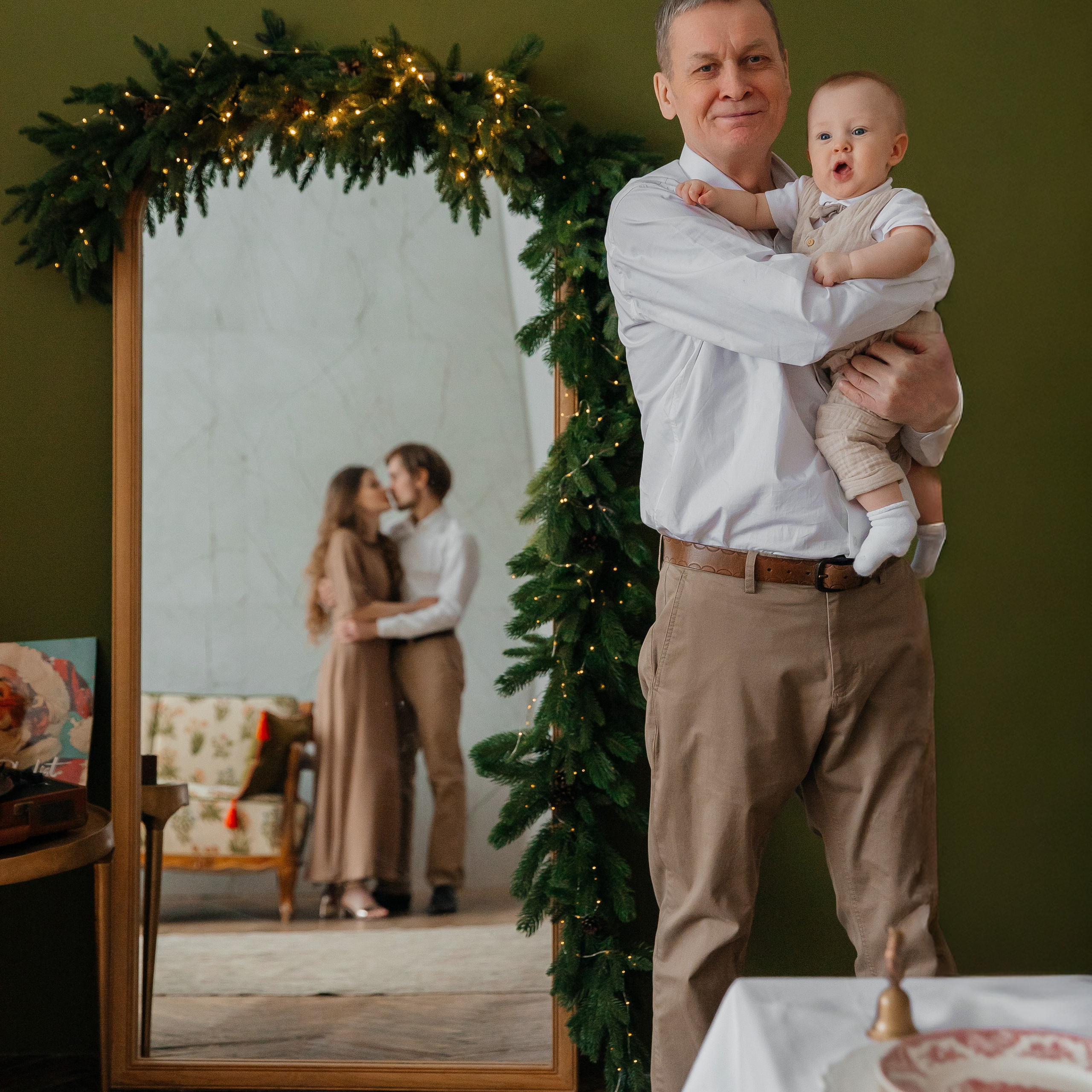 Новогодняя (мама, папа, сын и&nbsp;дедушка)