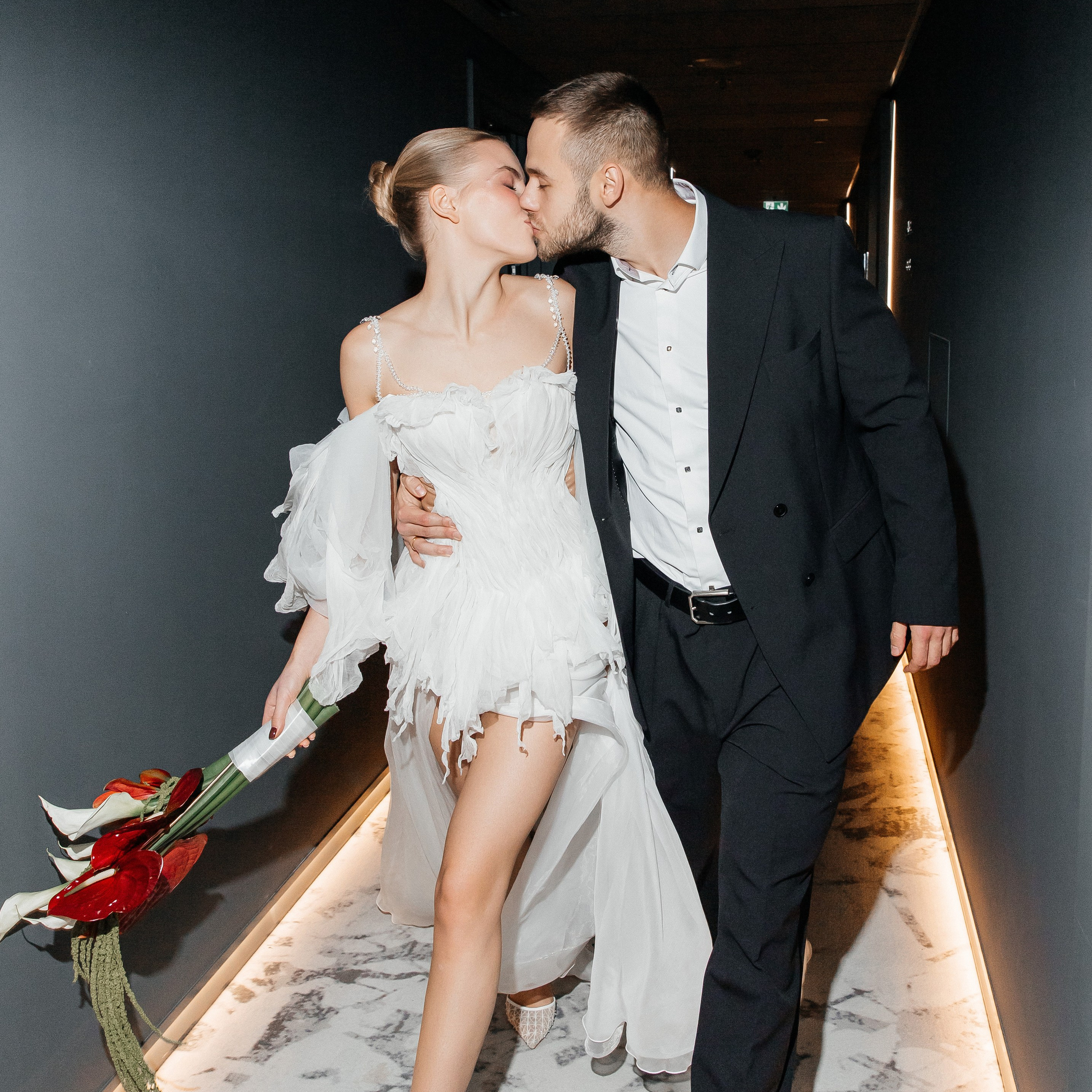 Утро жениха и невесты (в отеле)