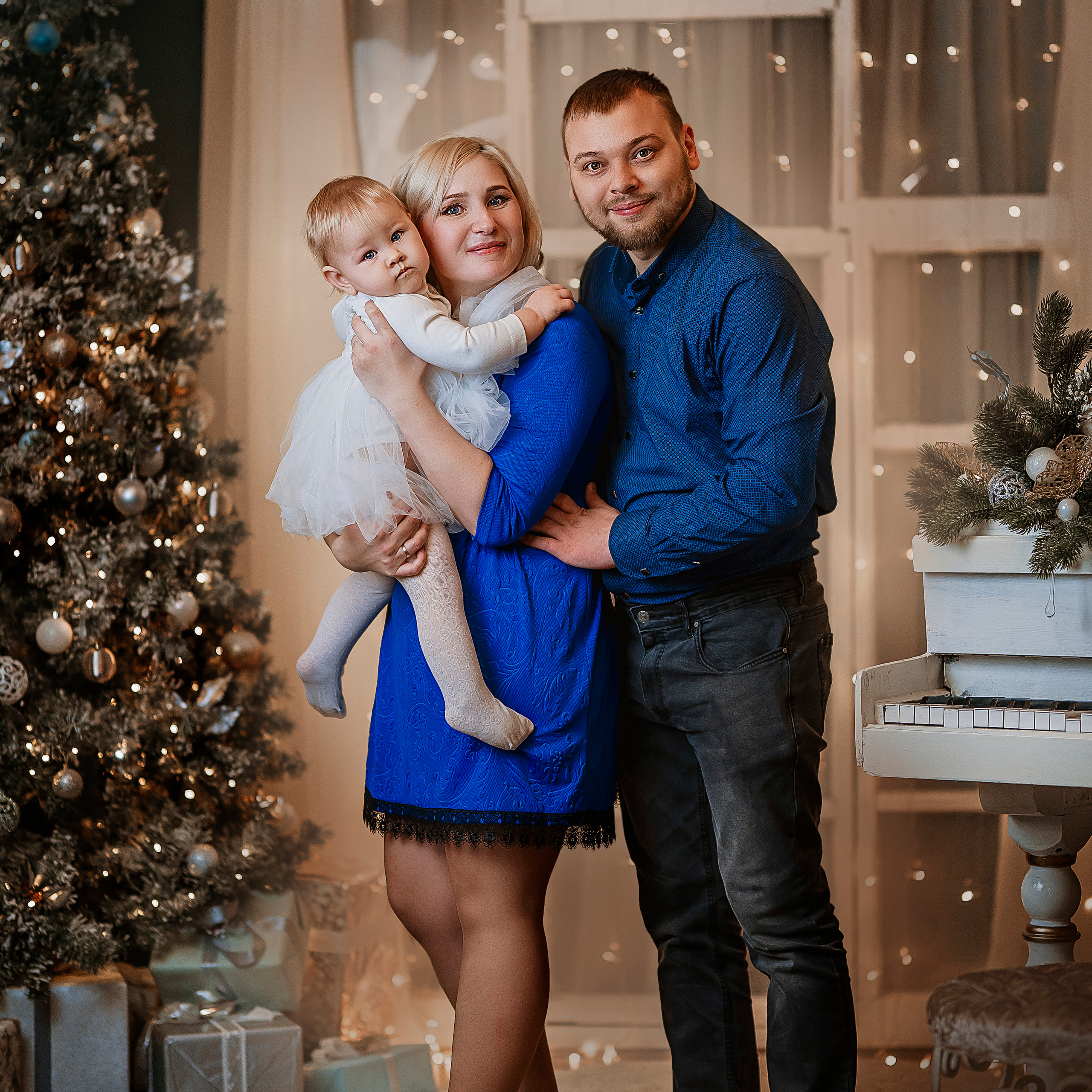 Новогодняя семейная фотосессия в г Кирове, семейный фотограф в Кирове, Новогодняя студийная фотосессия