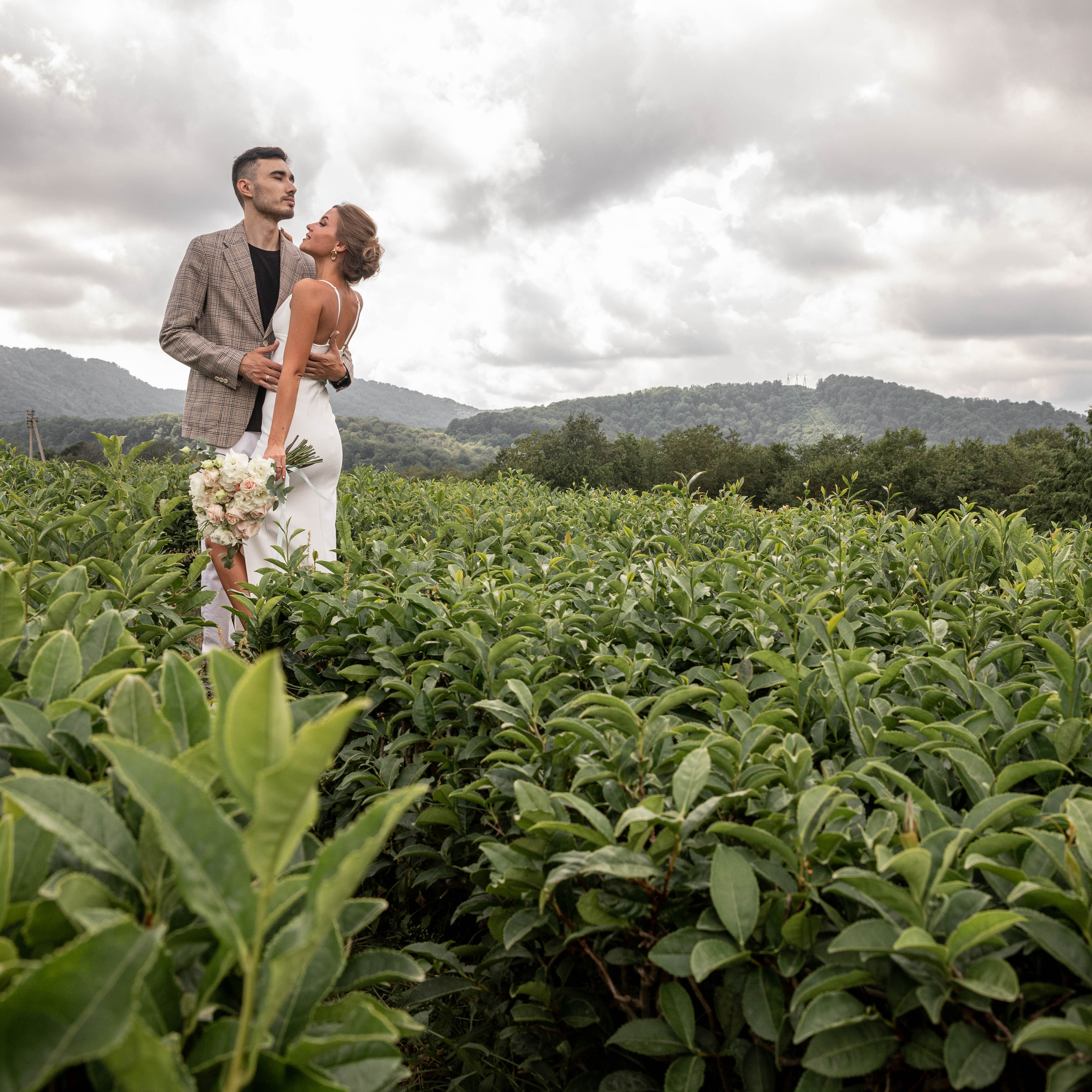 Чайные плантации. Водопад. Владимир и Марго