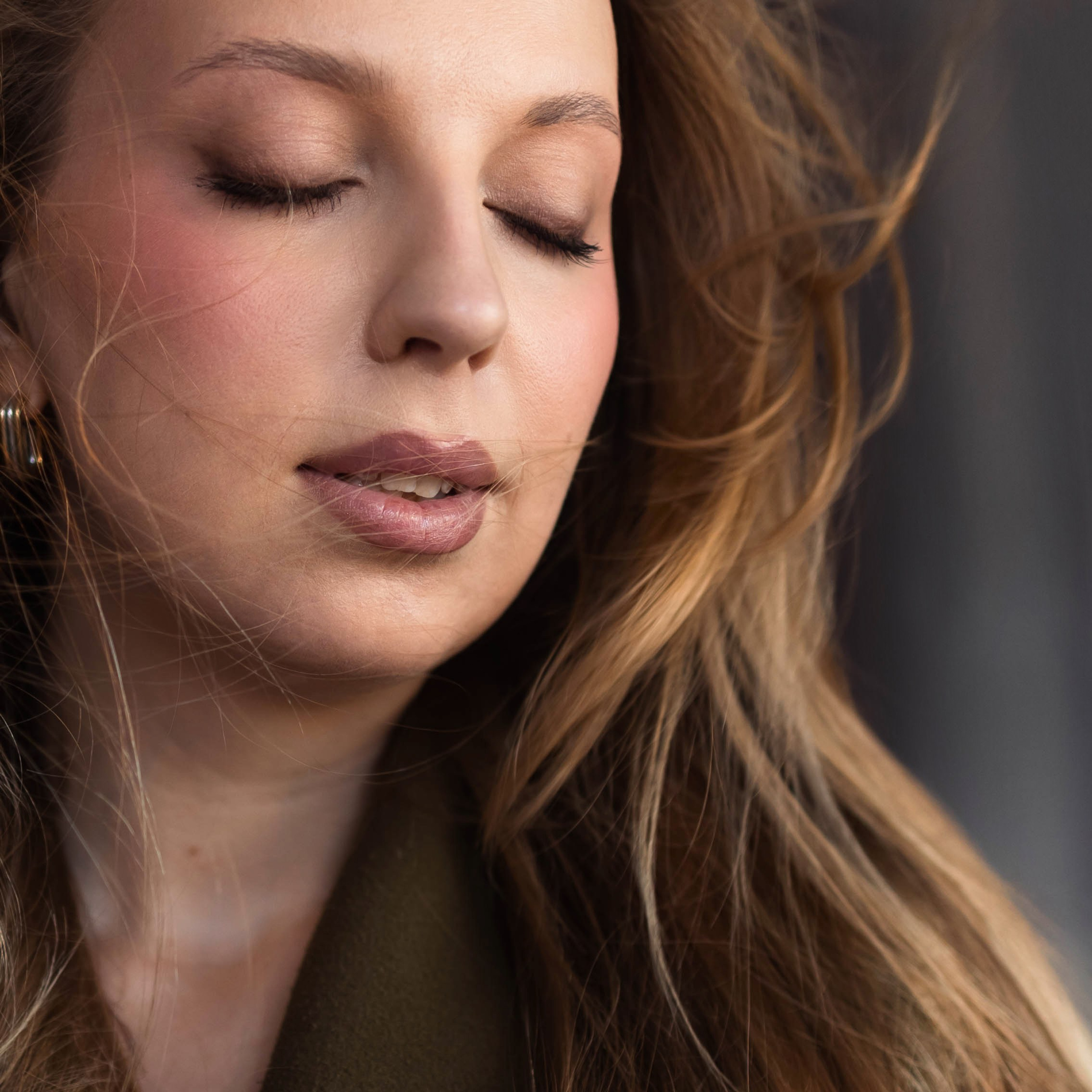 Настя и ветер