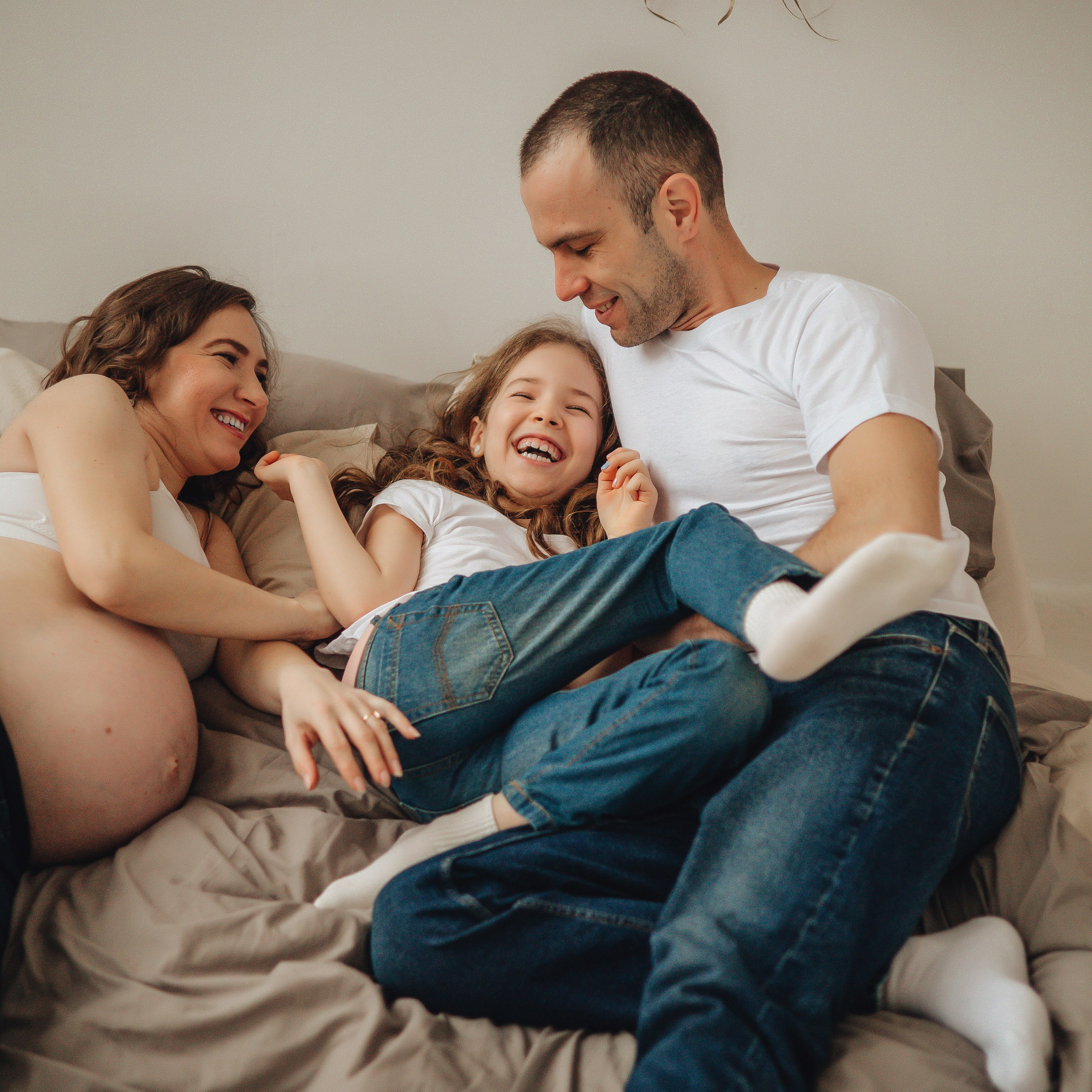 Мила ждет брата