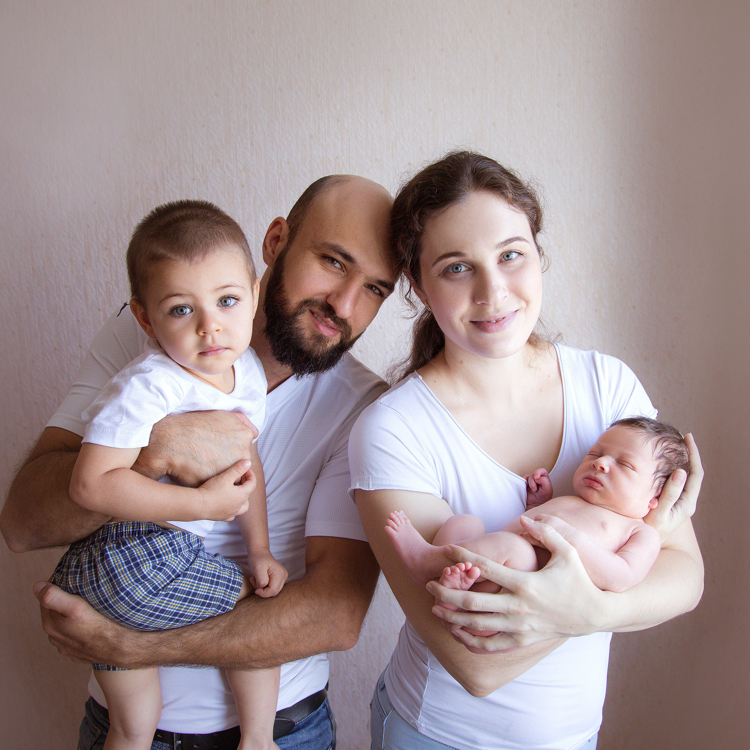 Семейные кадры. Фотограф новорожденных Ростов-на-Дону Яна Рутта