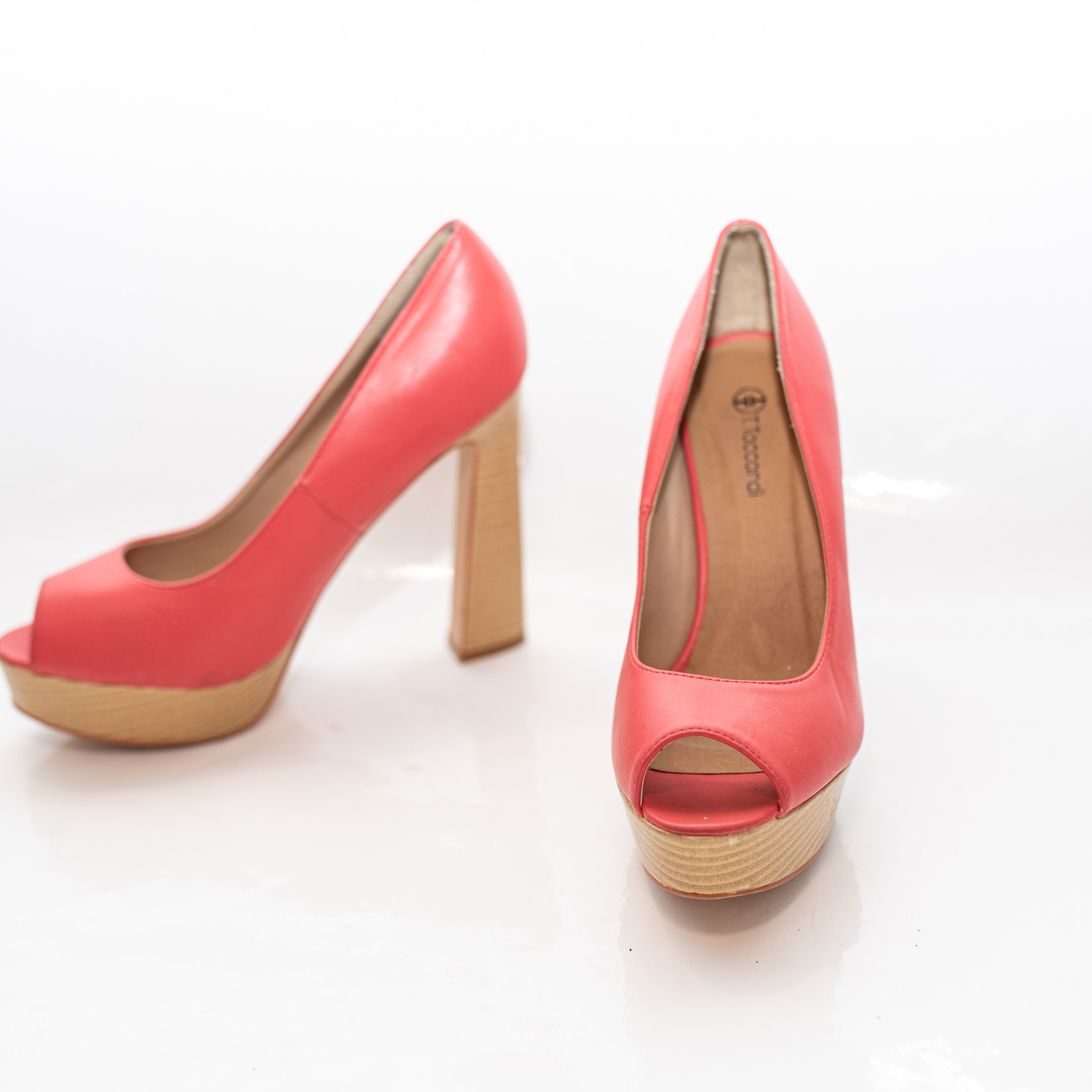 Коралл, кожзам, рр 40, 200р